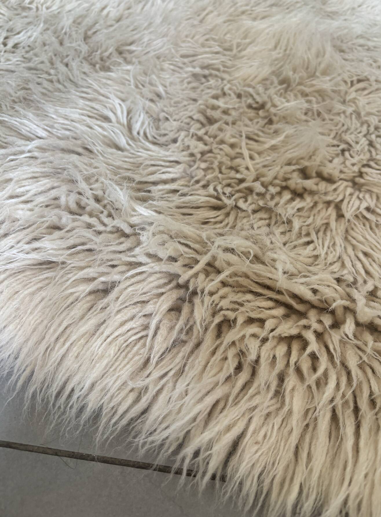 Large vintage carpet 100% pure wool Flokati with long pile from the 60s-70s.