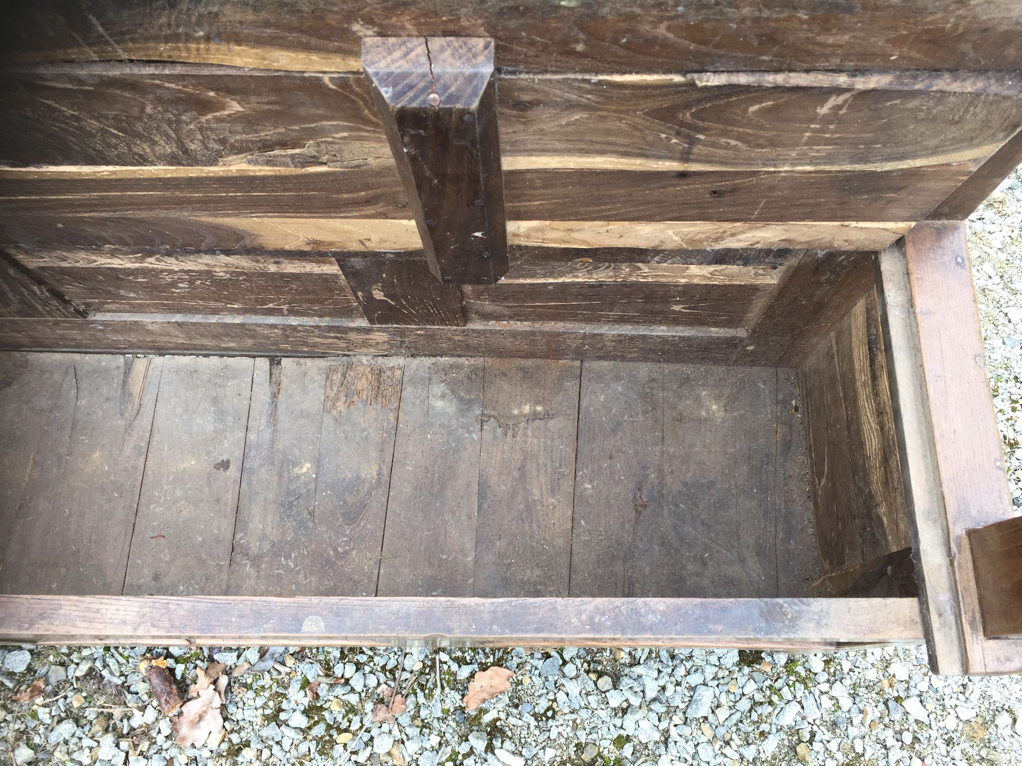 Bench chest paneled in chestnut region Brittany ( Plouay dept. 56 )