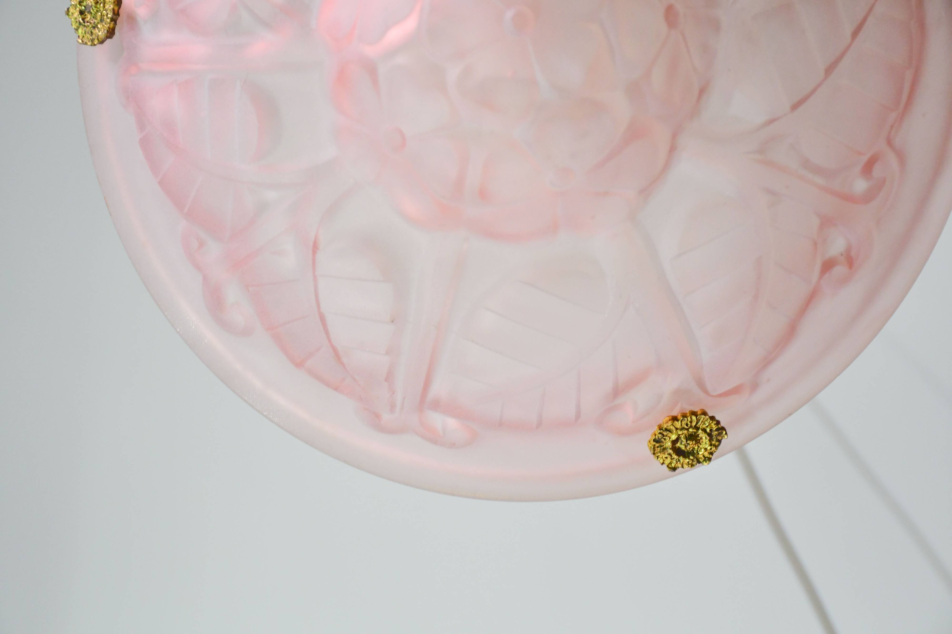 Pink Art Deco top quality pendant light with floral decorations, signed Degué