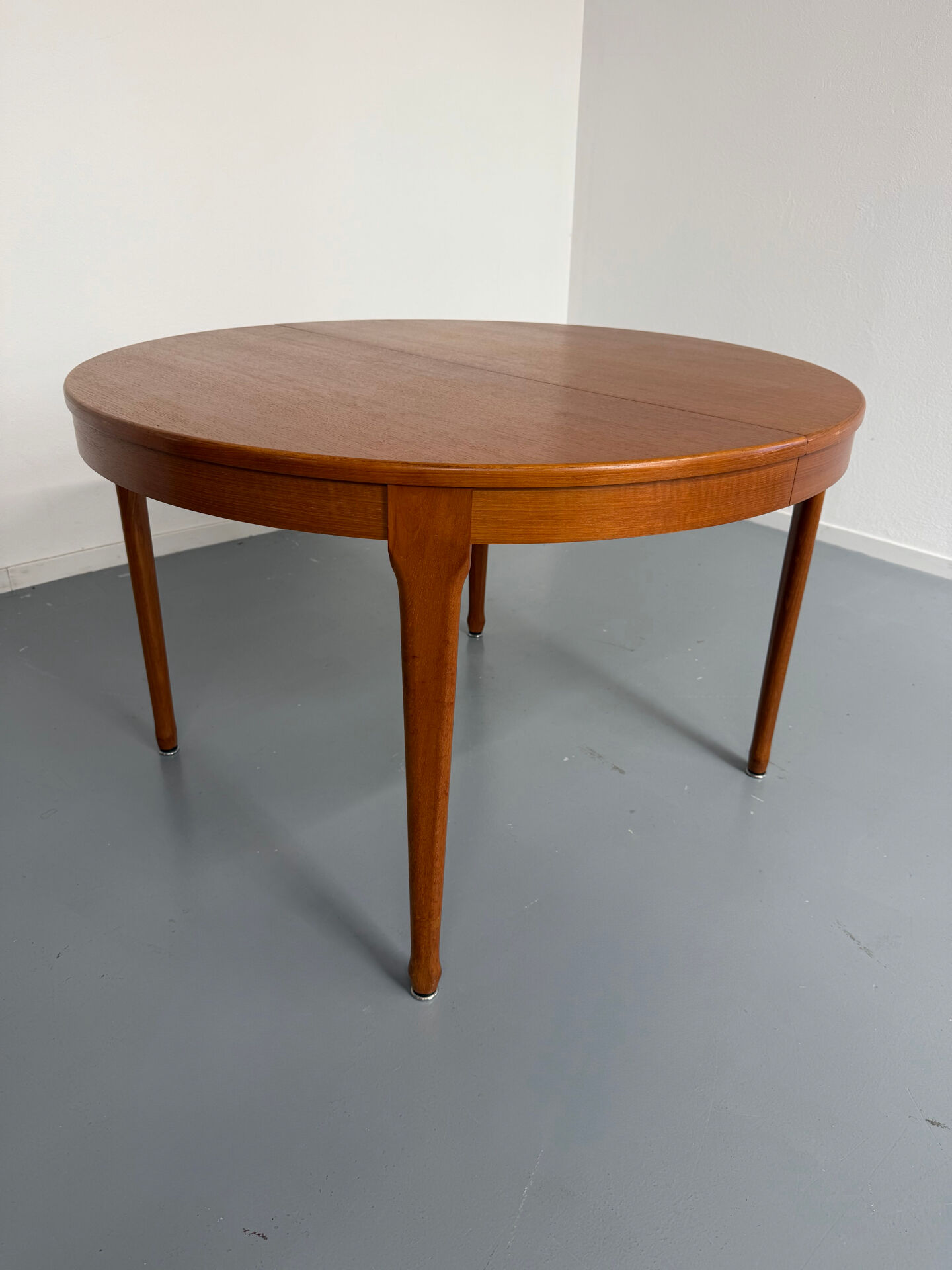 Extendable round teak table French design TV furniture Paris 1960