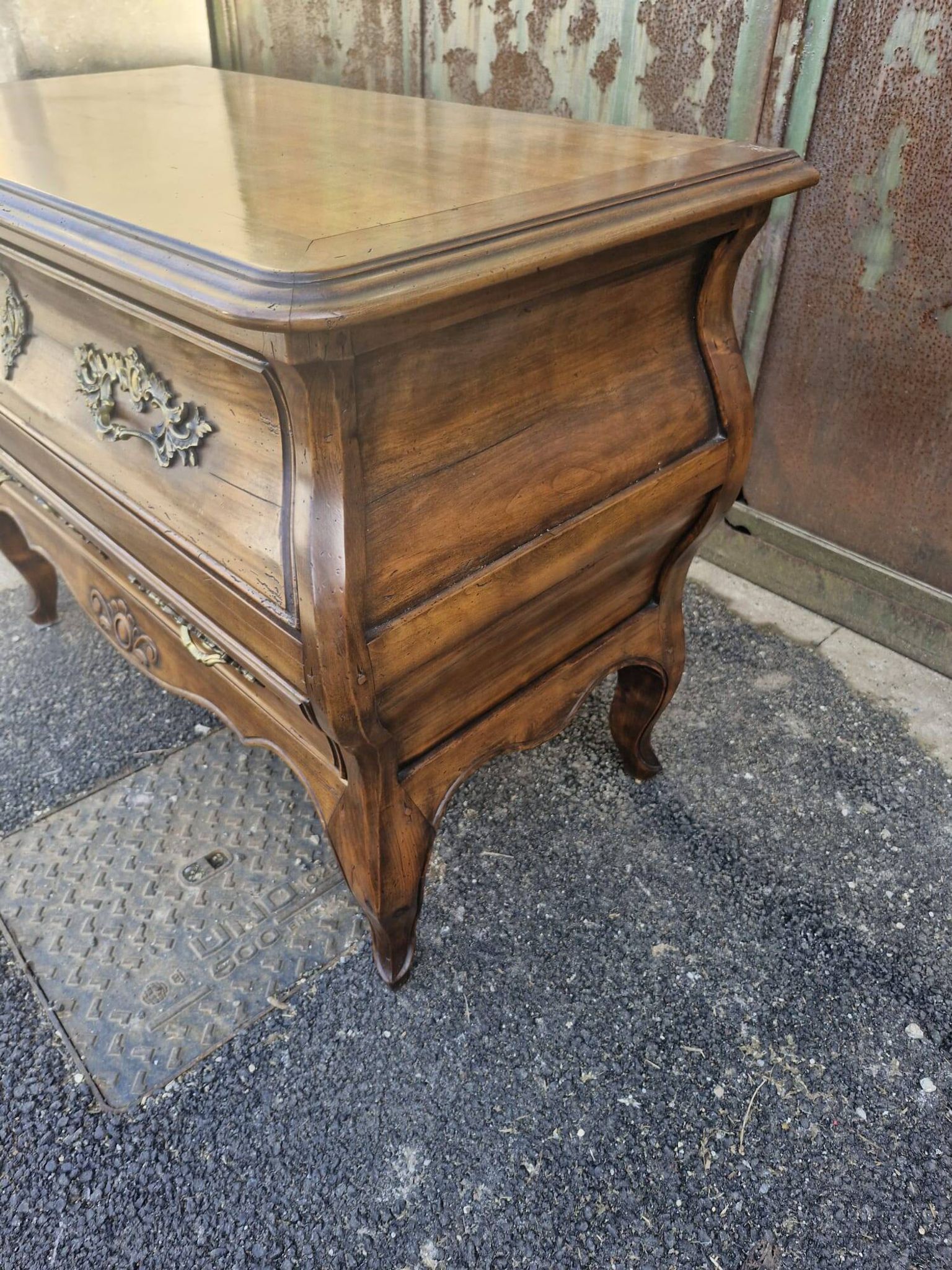 Chest of drawers