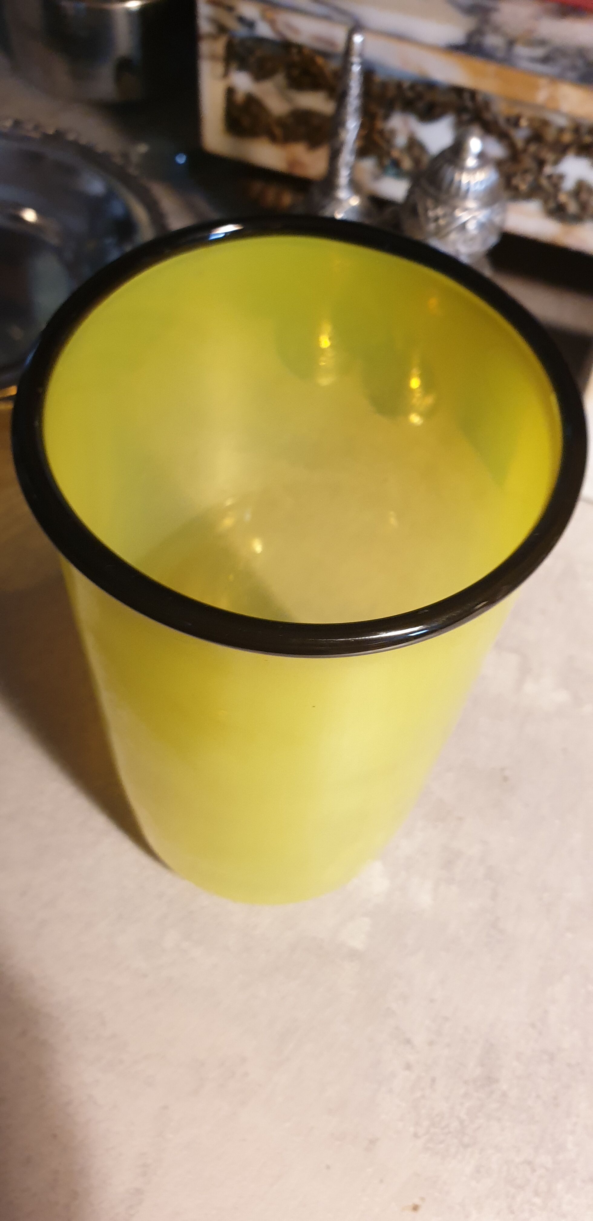 Blown glass vase by éric lindgren from the verrerie de claret