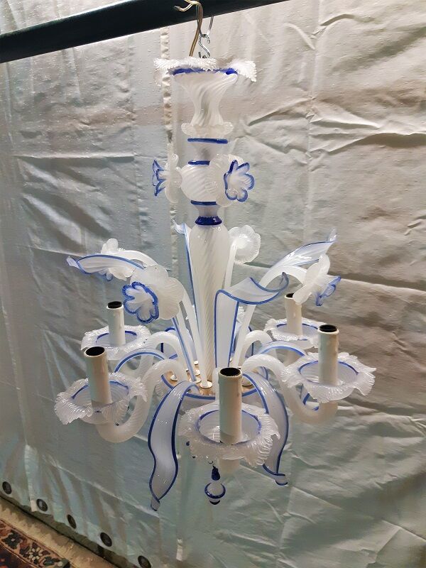 Murano chandelier in white Opaline with blue nets 6 full lights