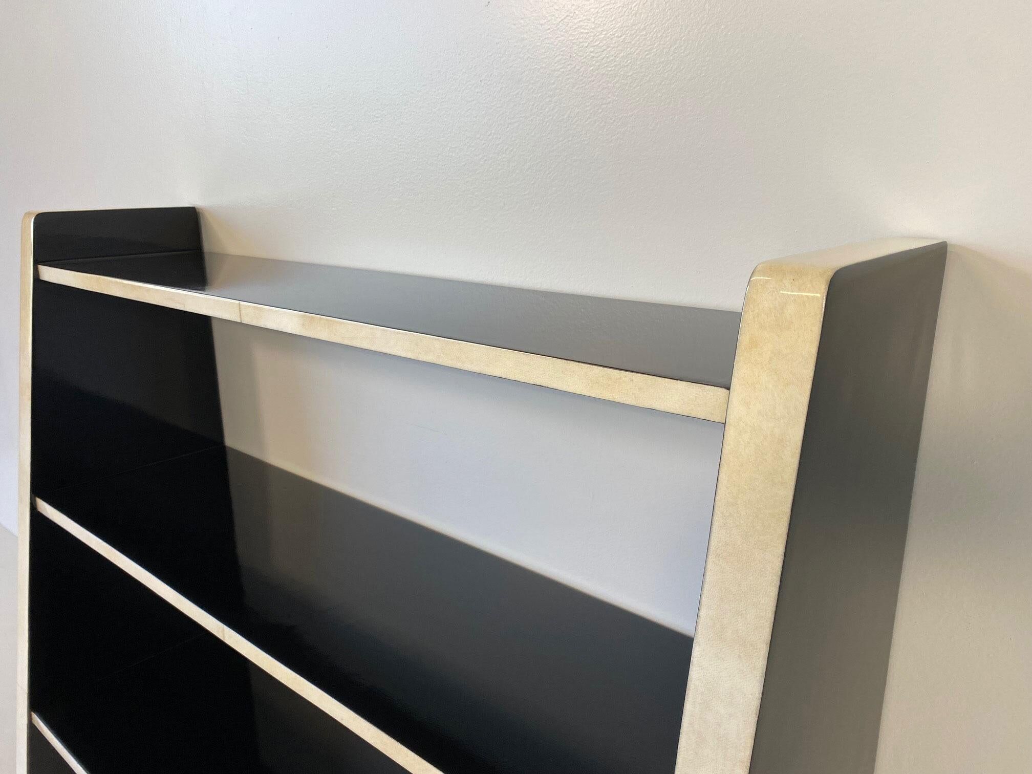 Italian Art Deco Bookcase in Parchment and Black Lacquer