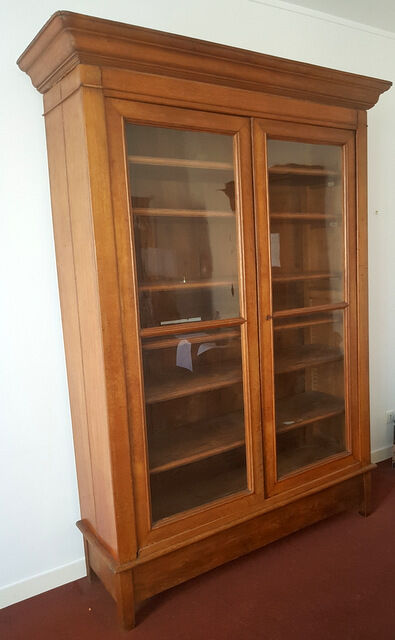 Glazed library in gilded oak