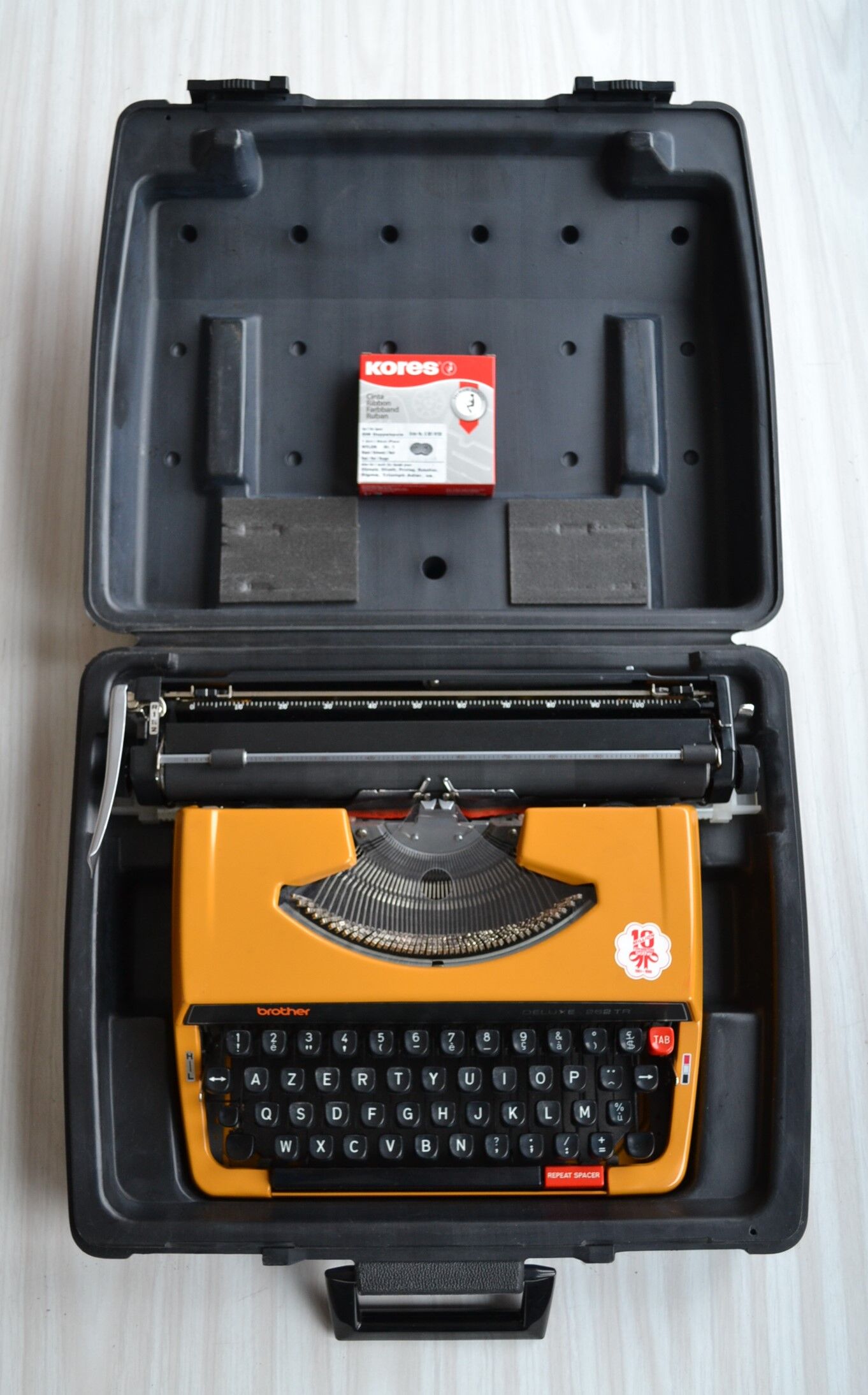 Brother deluxe 262tr orange mechanical typewriter