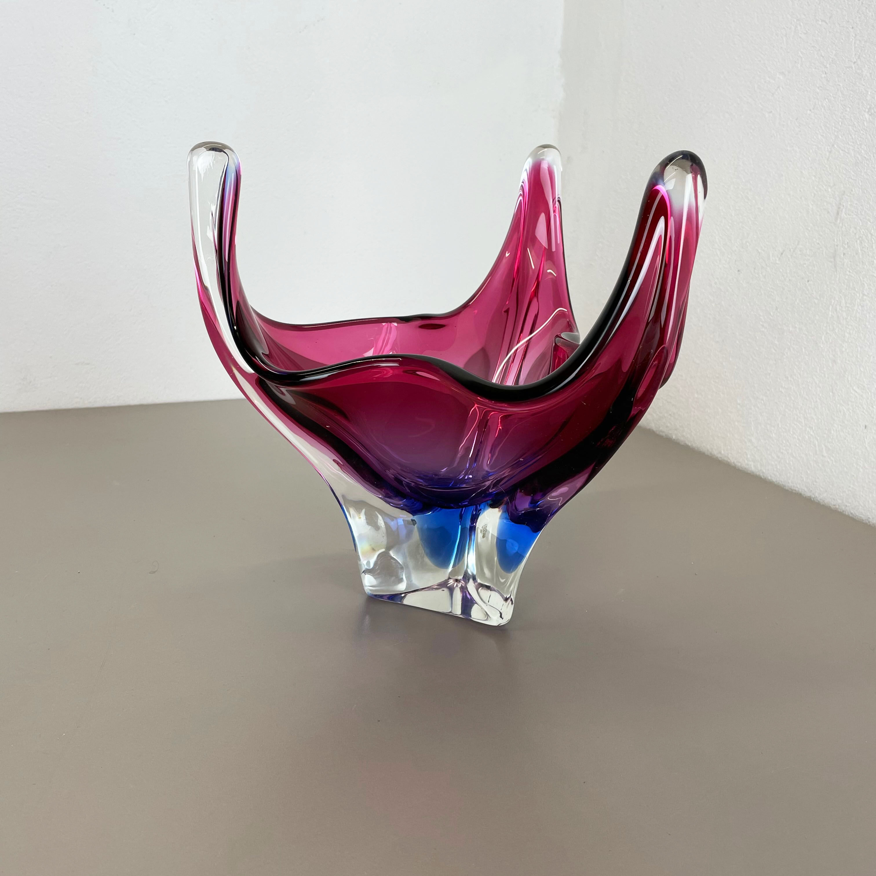 2,5 Kg Floral Glass Bowl Shell Centerpiece by Fratelli Toso Murano, Italy, 1970s