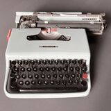 Machine à écrire vintage et design Lettra 22 Olivetti