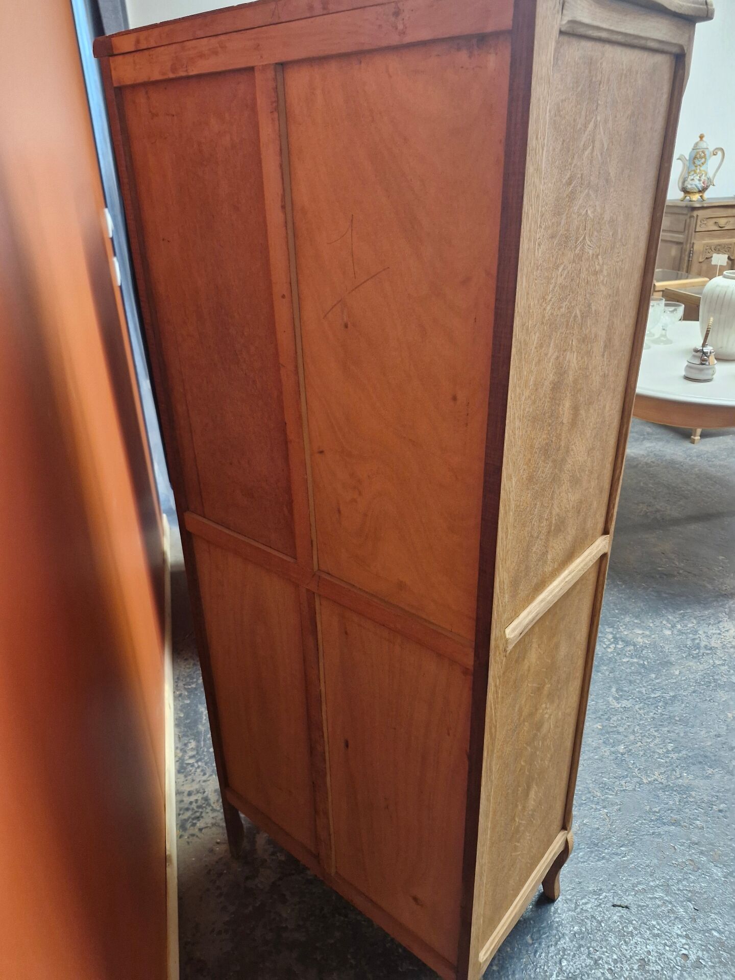 Wooden cabinet Aerogommer