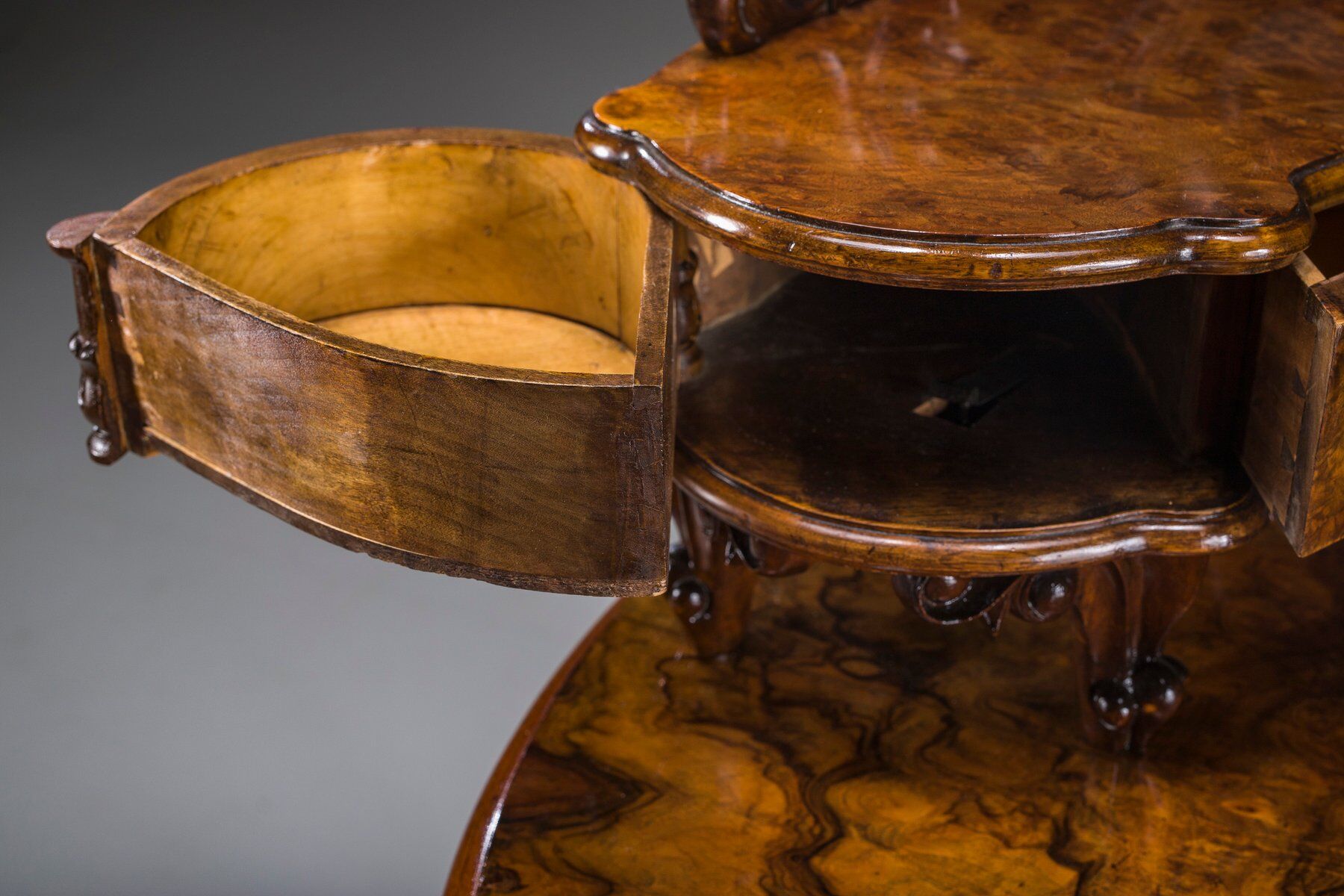 Coiffeuse en noyer Louis Philippe antique, 1860