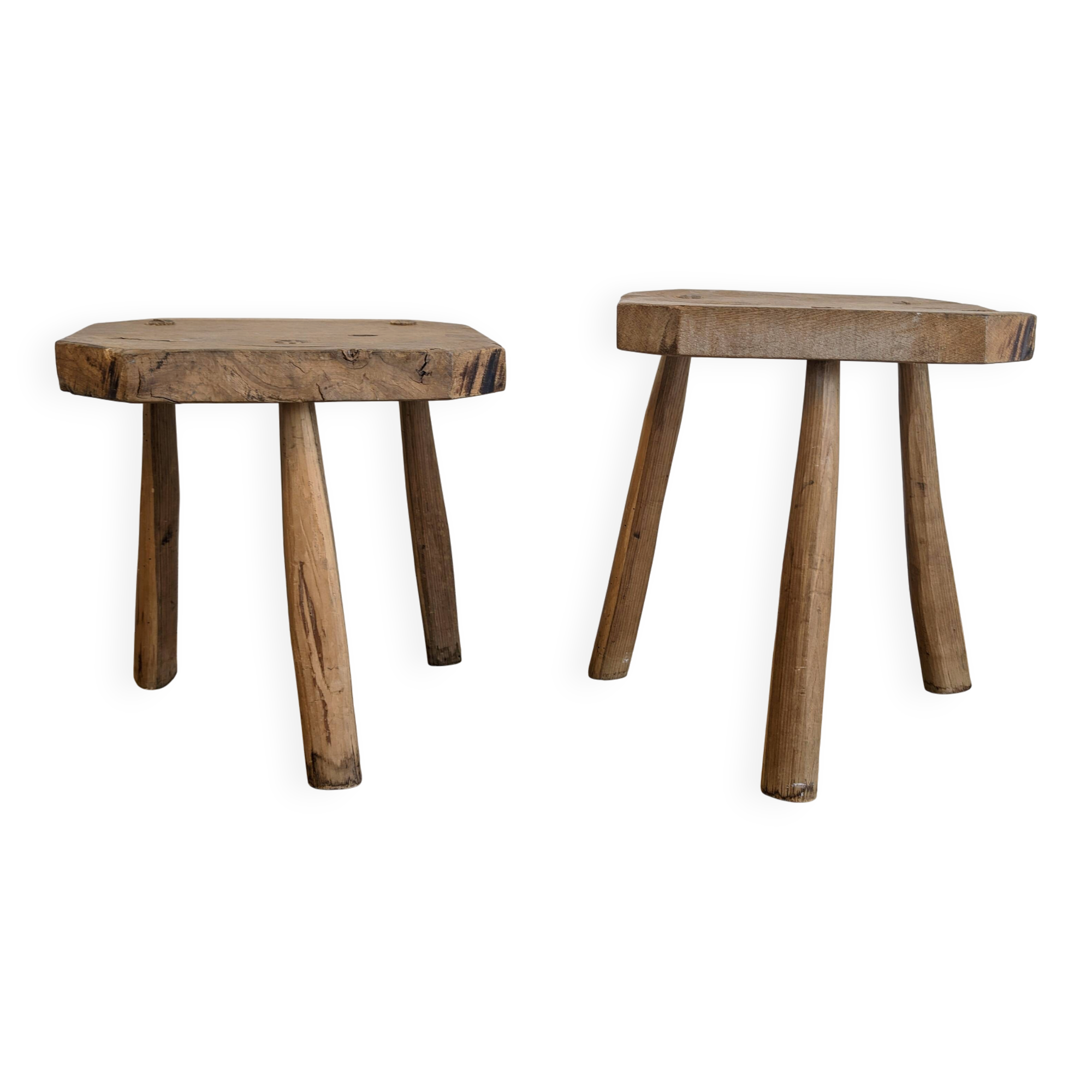 Paire de tabourets brutalistes anciens en bois massif