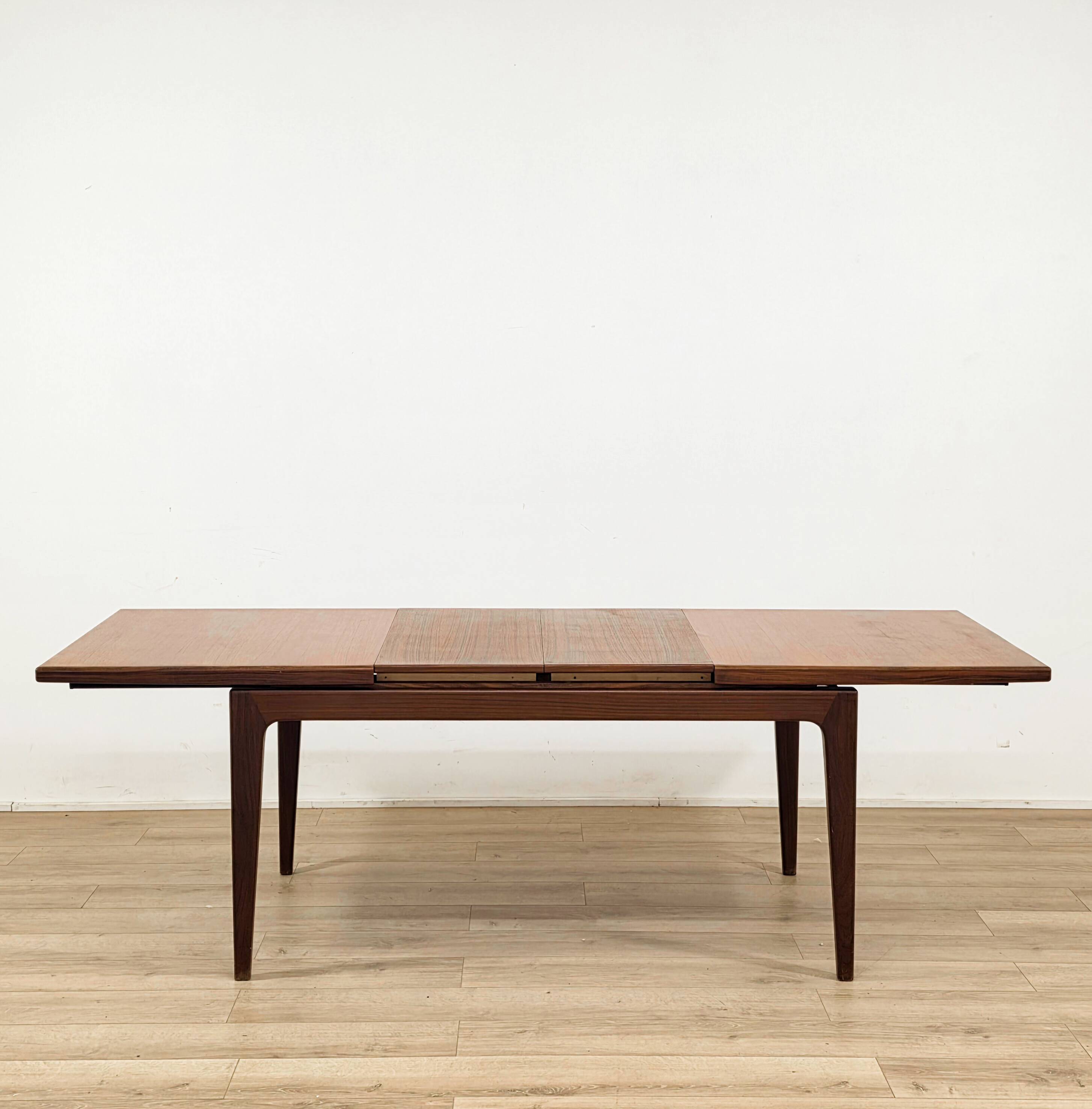 Scandinavian extendable dining table in teak – 1970s
