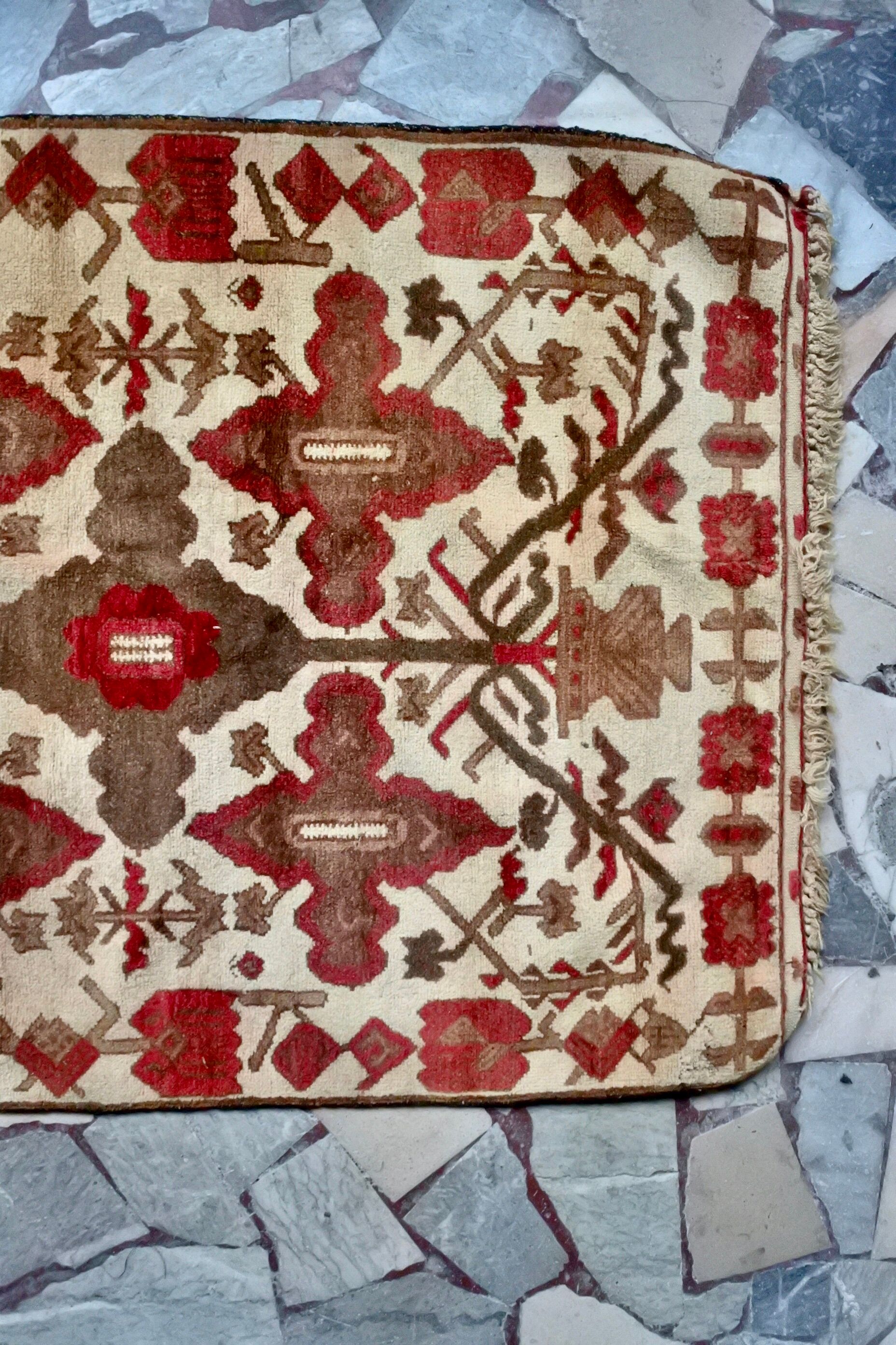 Caucasian Vintage/Antique carpet 135x88cm.