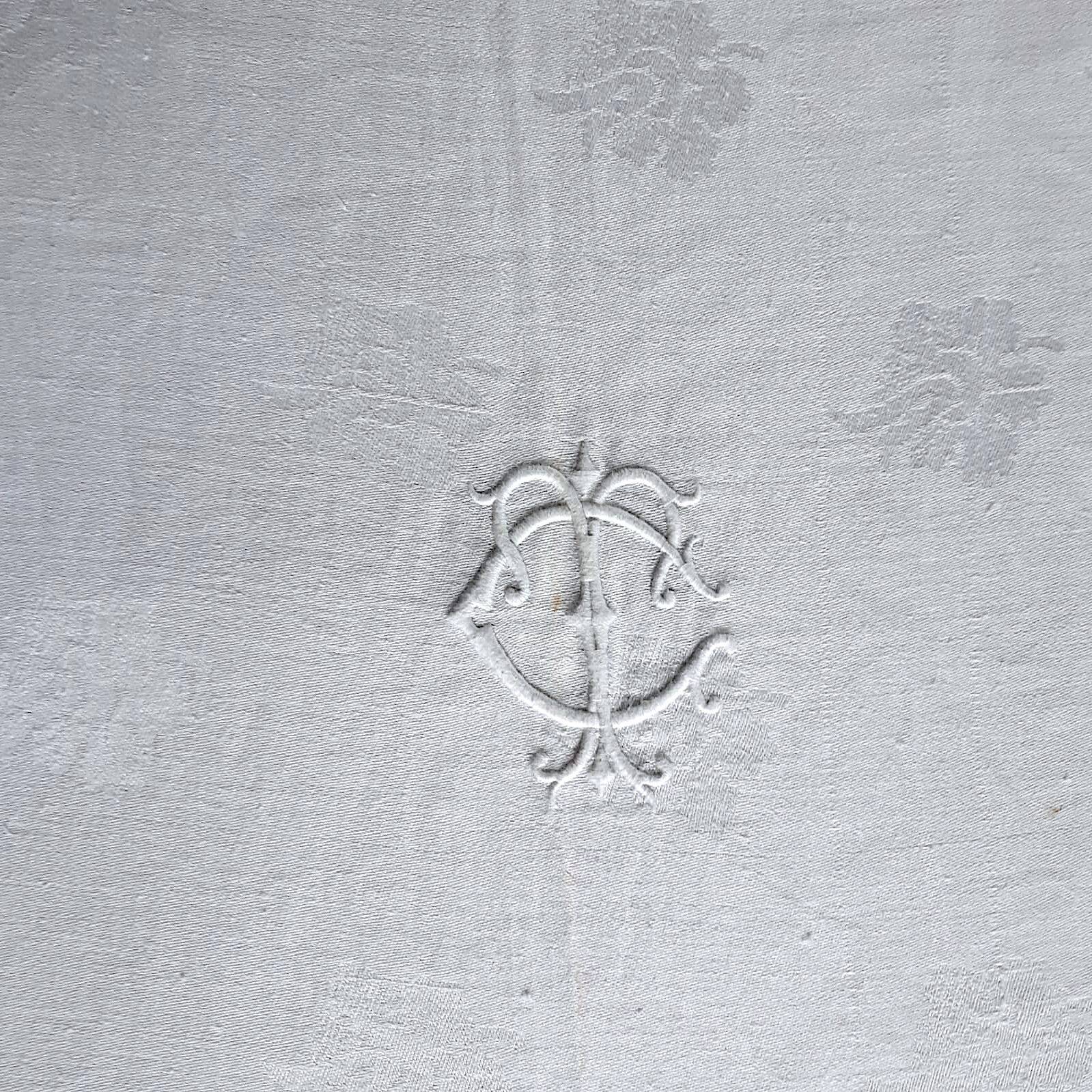 Party tablecloth - 2m30 x 5m30 - white damask monogrammed ct