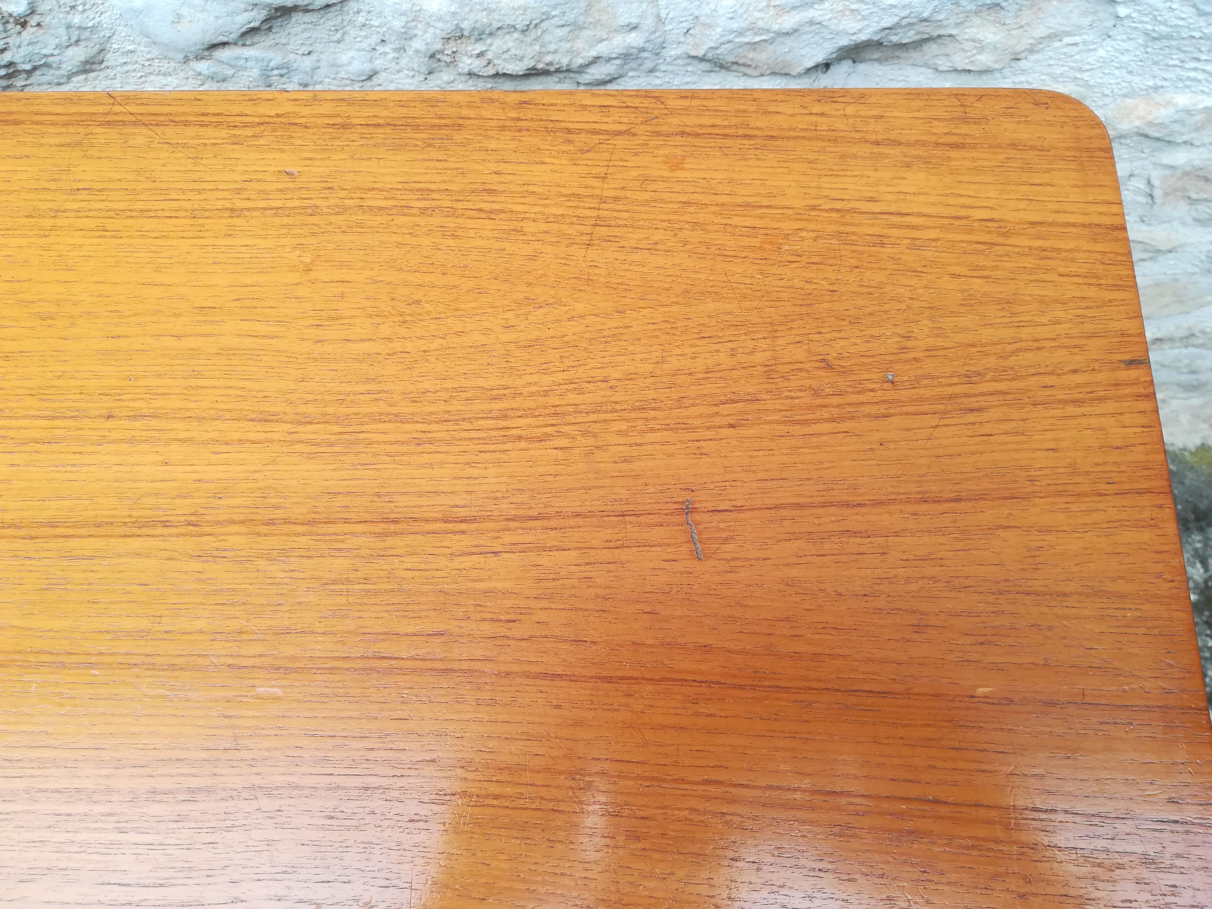 Scandinavian table with two extensions