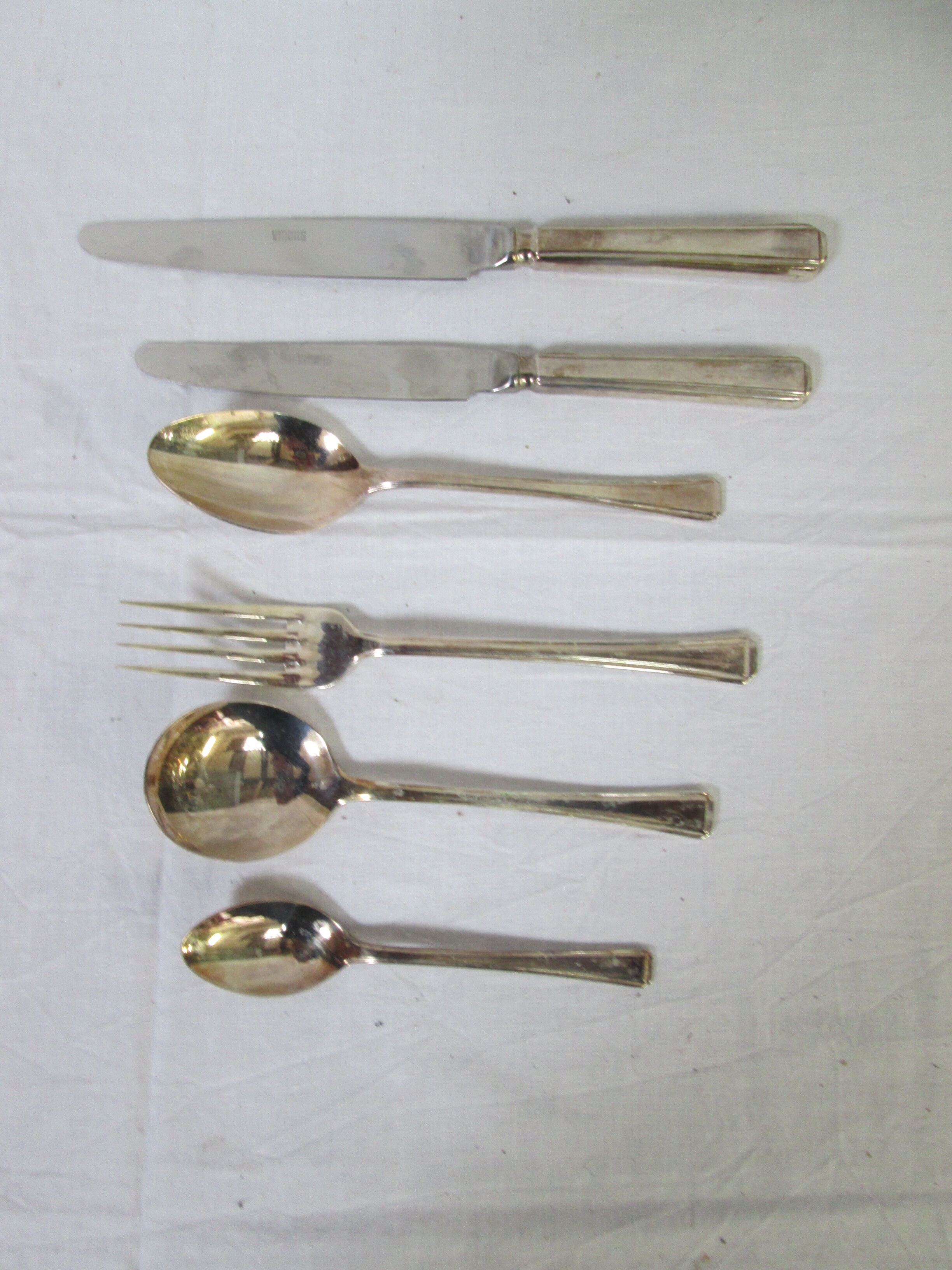 Ménagère anglaise 44 pièces en métal argenté