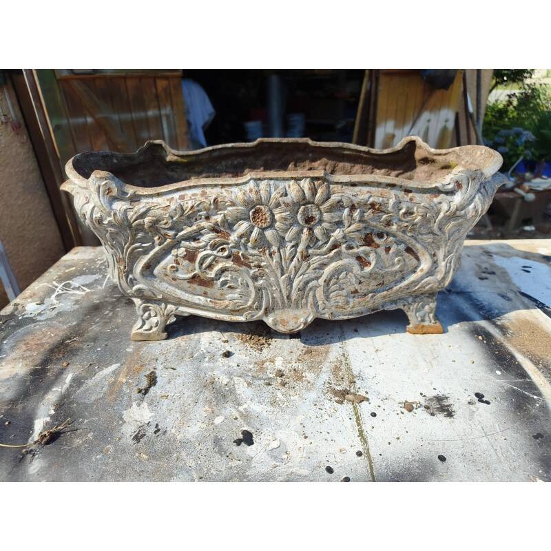 Cast iron planter from 1900 by the Charleville Mézières establishments.