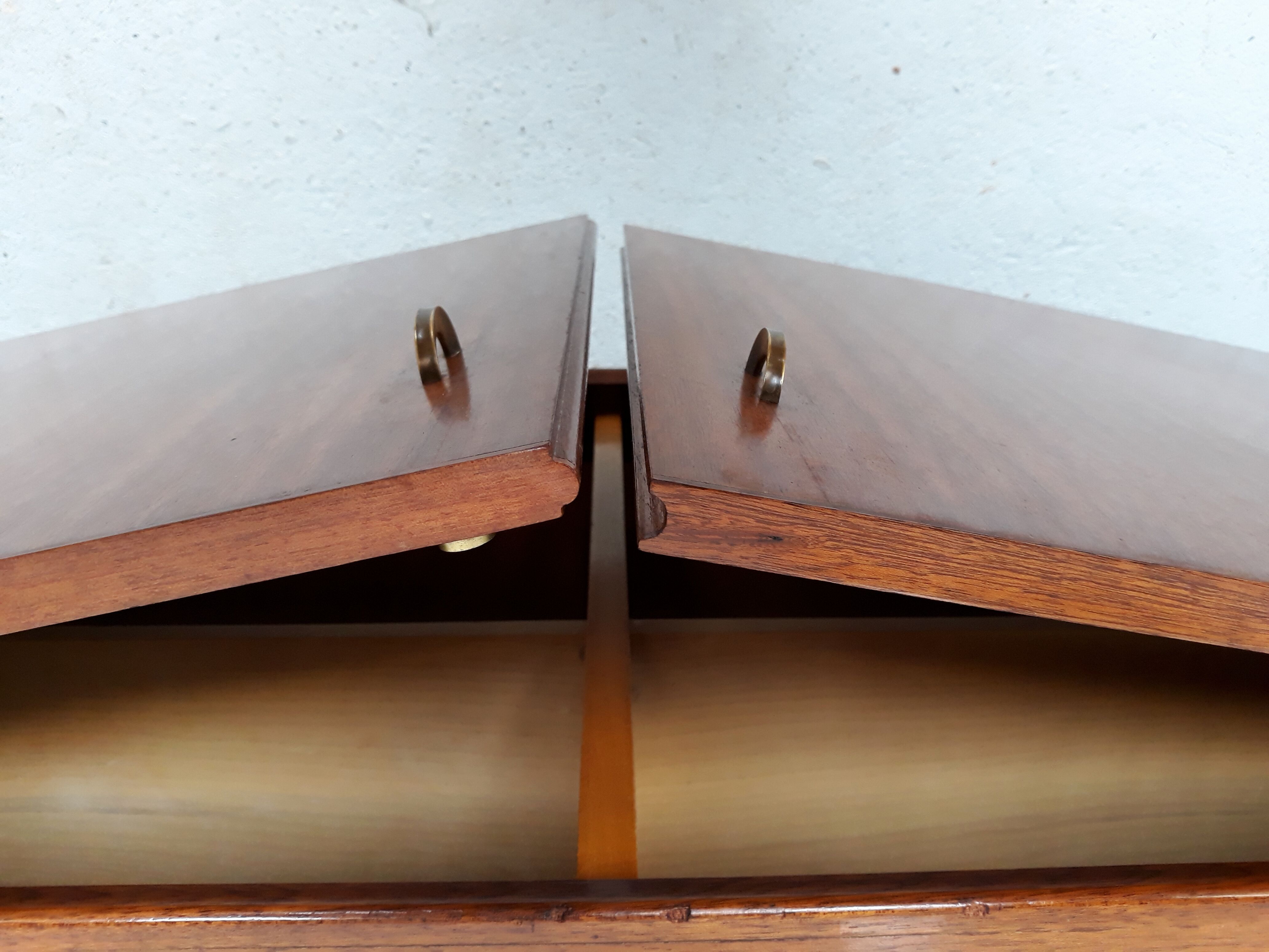 Ronieck's vintage metal foot sideboard