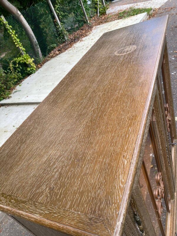 Vitrine renaissance espagnol en bois massif patiné