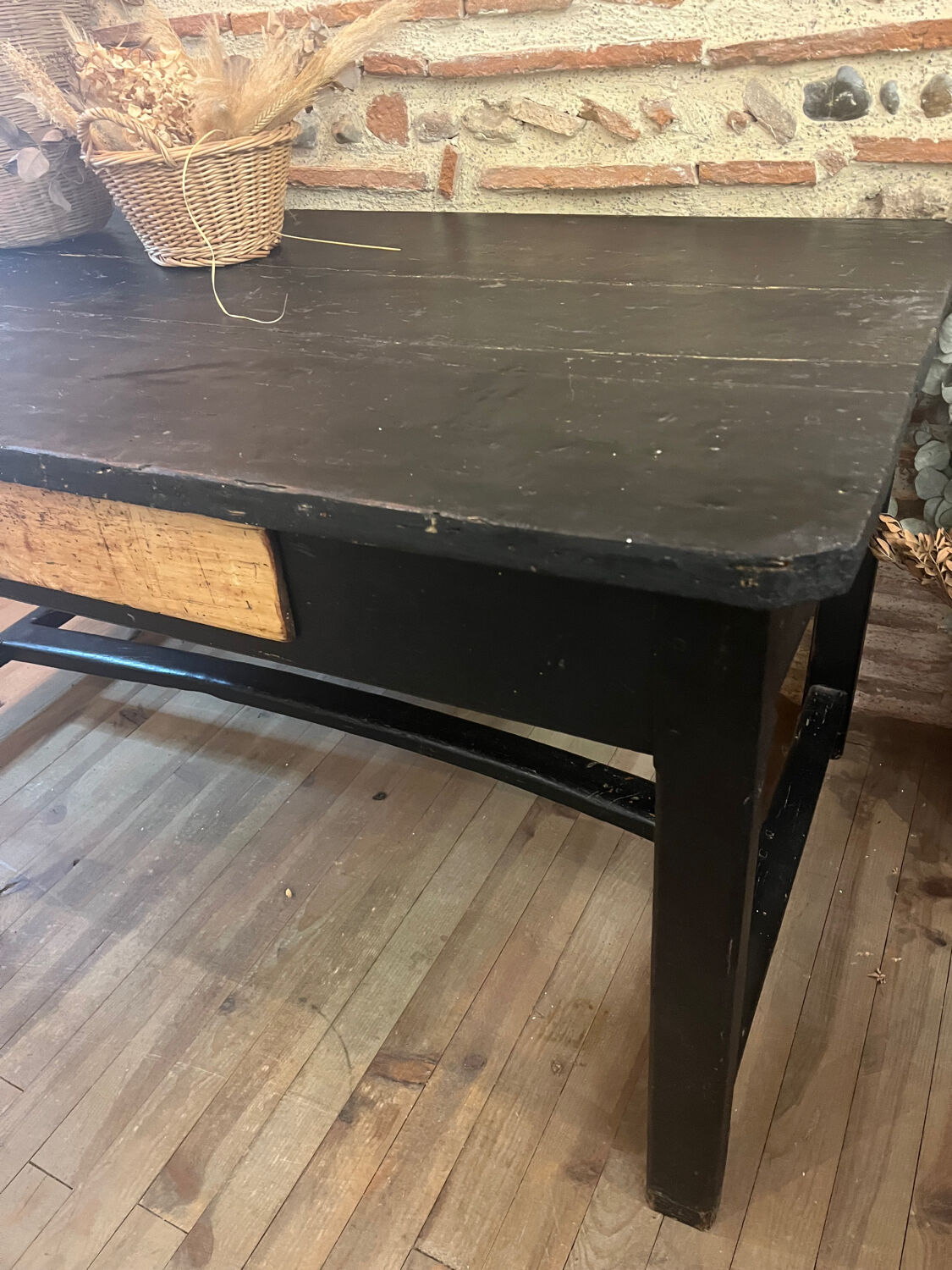 Farm table