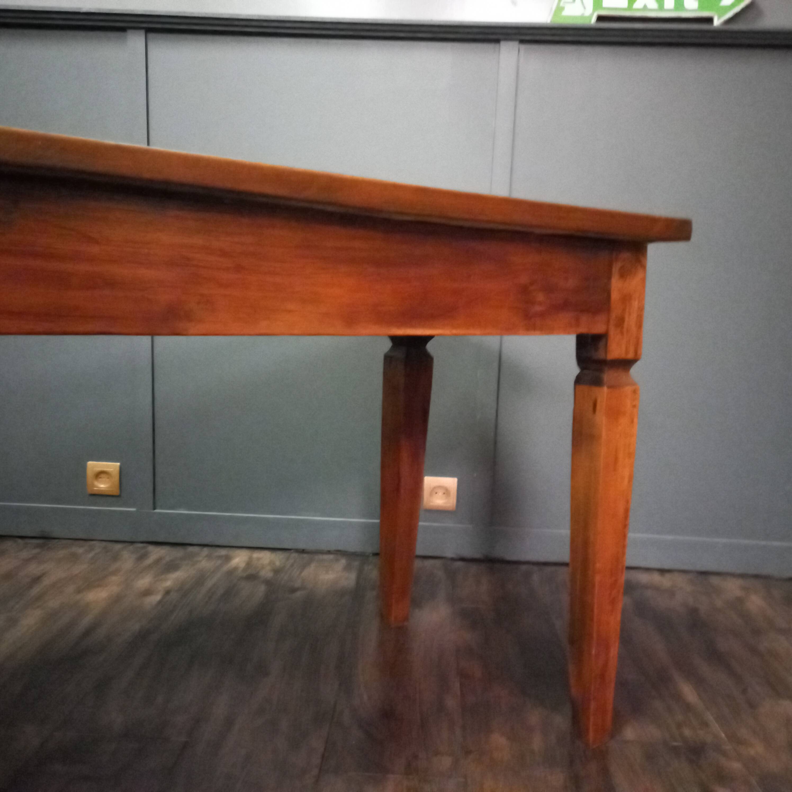 Table de ferme française antique en bois fruitier