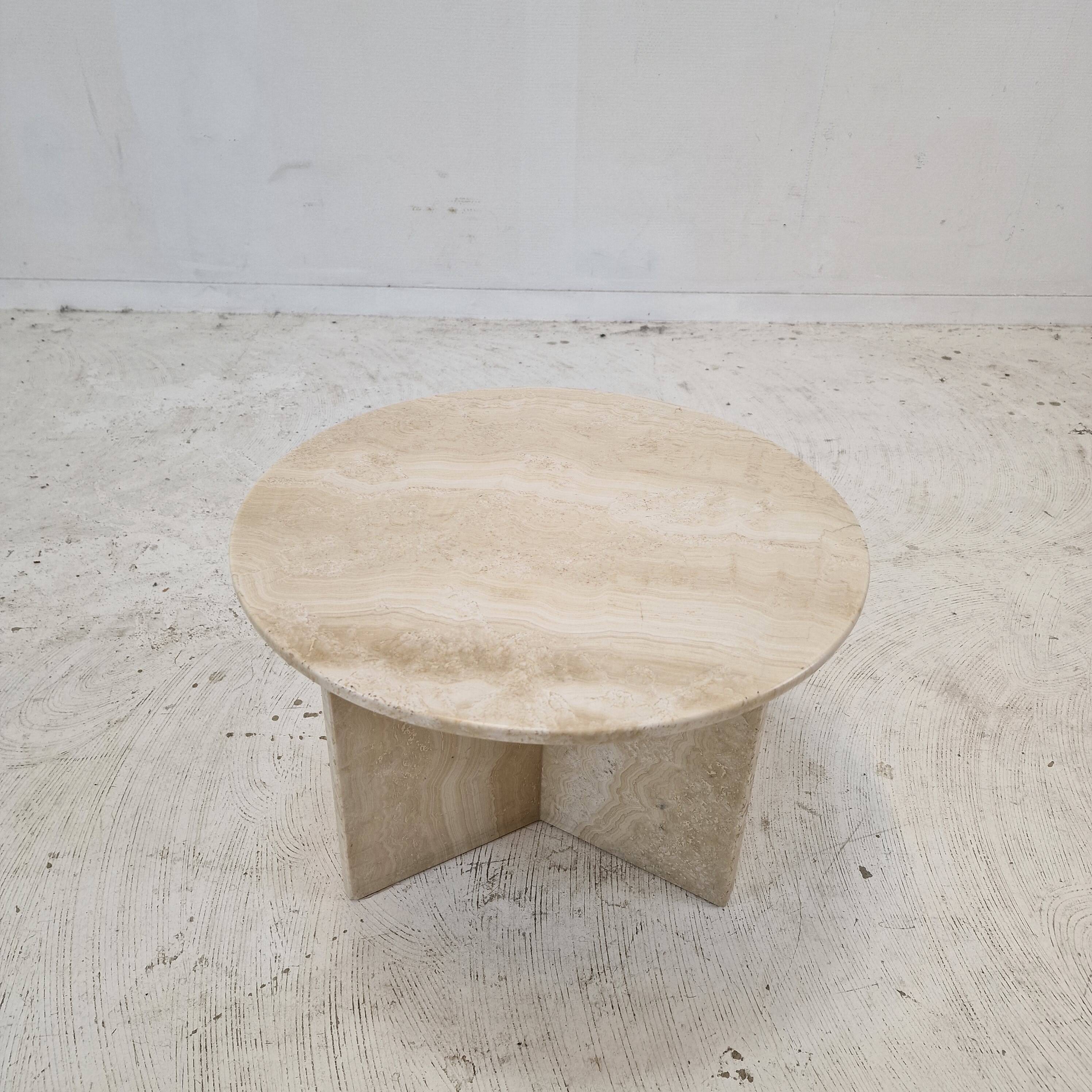 Table basse ou d'appoint ronde italienne en travertin, années 1980