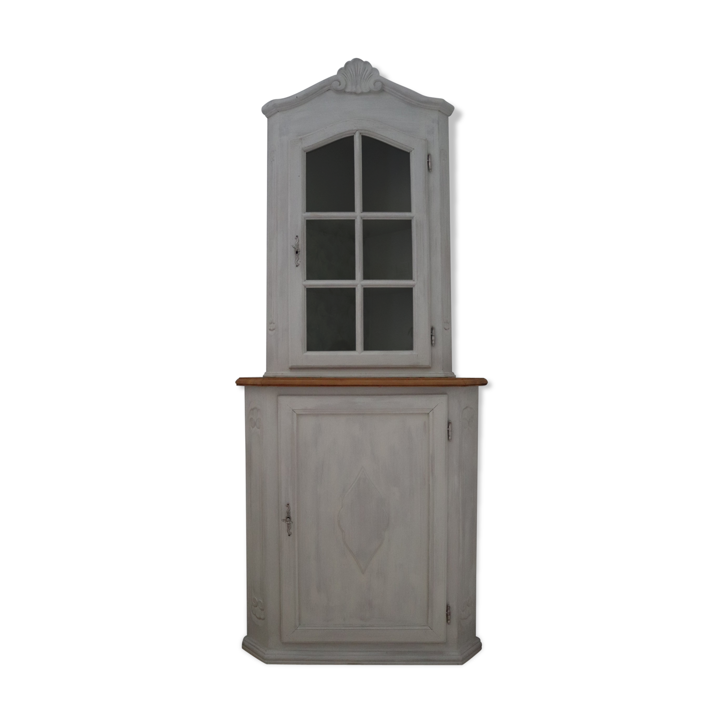 Skated corner furniture