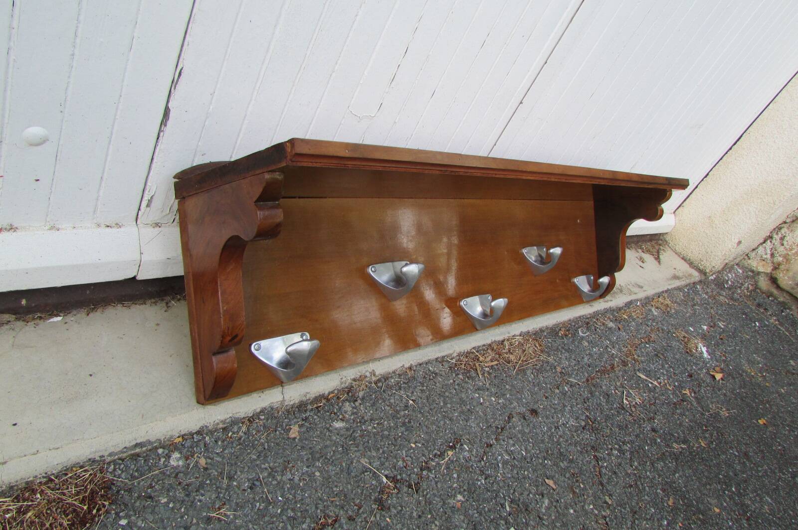 Porte manteau mural en bois et aluminium