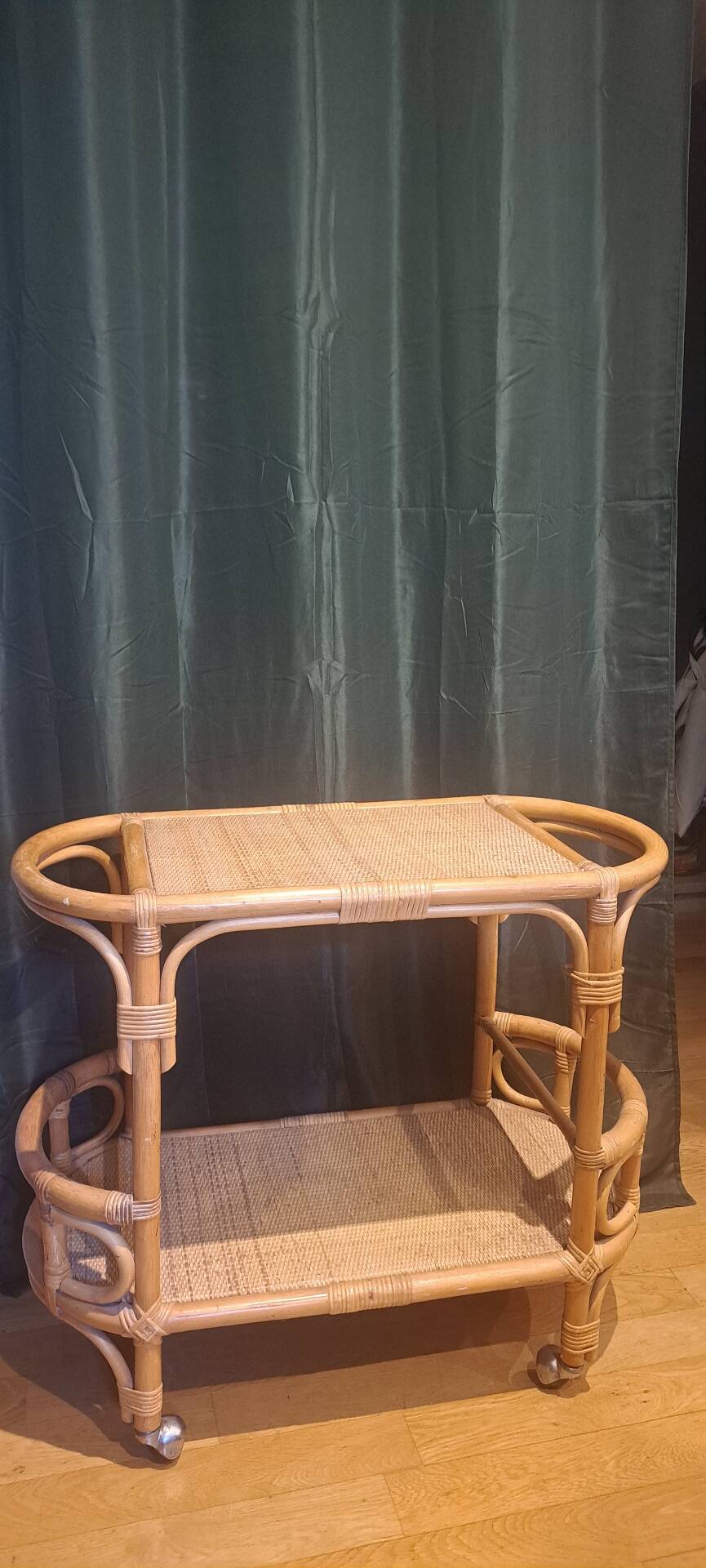Rolling serving table rattan