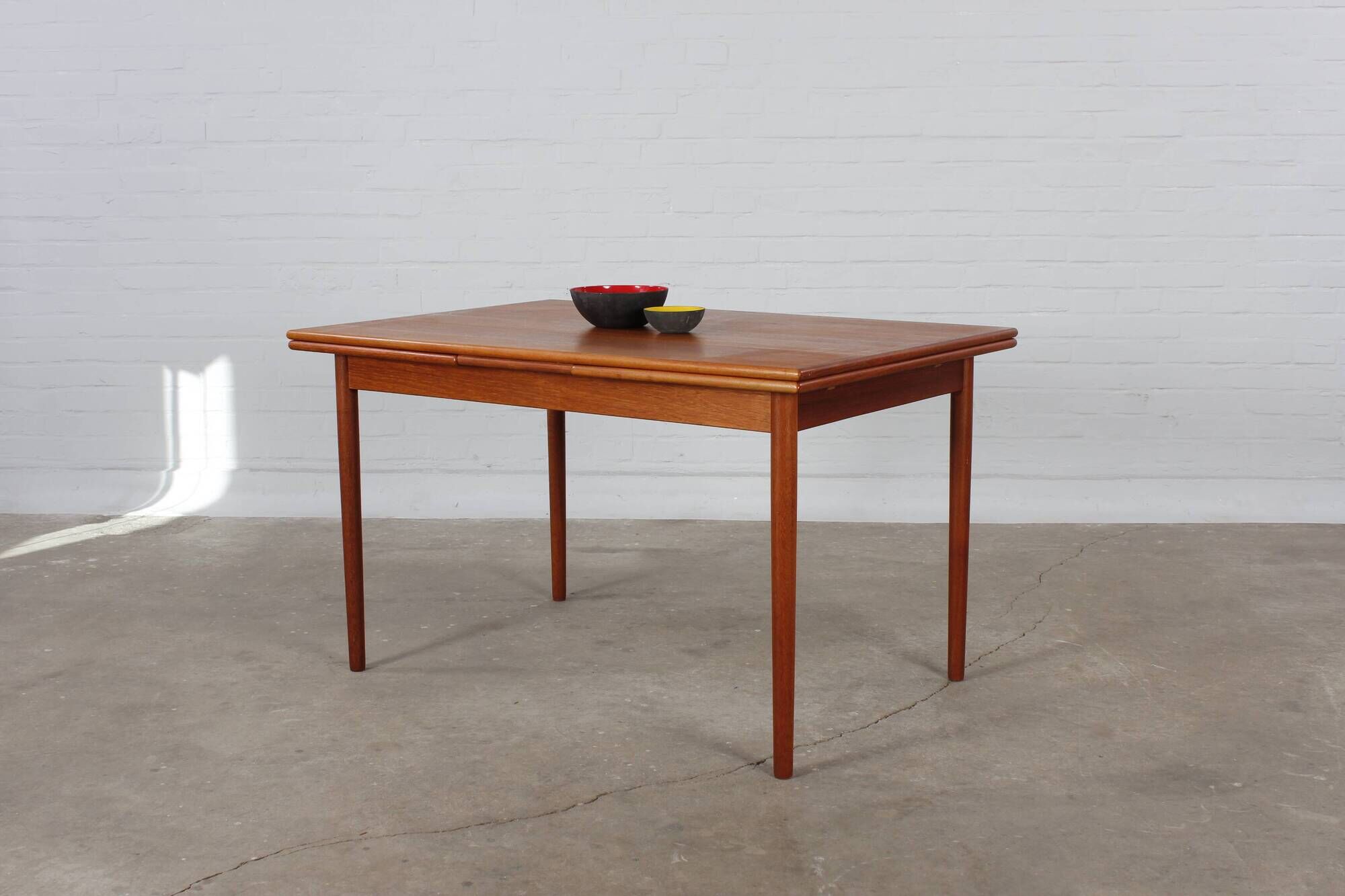 Vintage teak dining table 4-6 pers Danish design kitchen table 60s