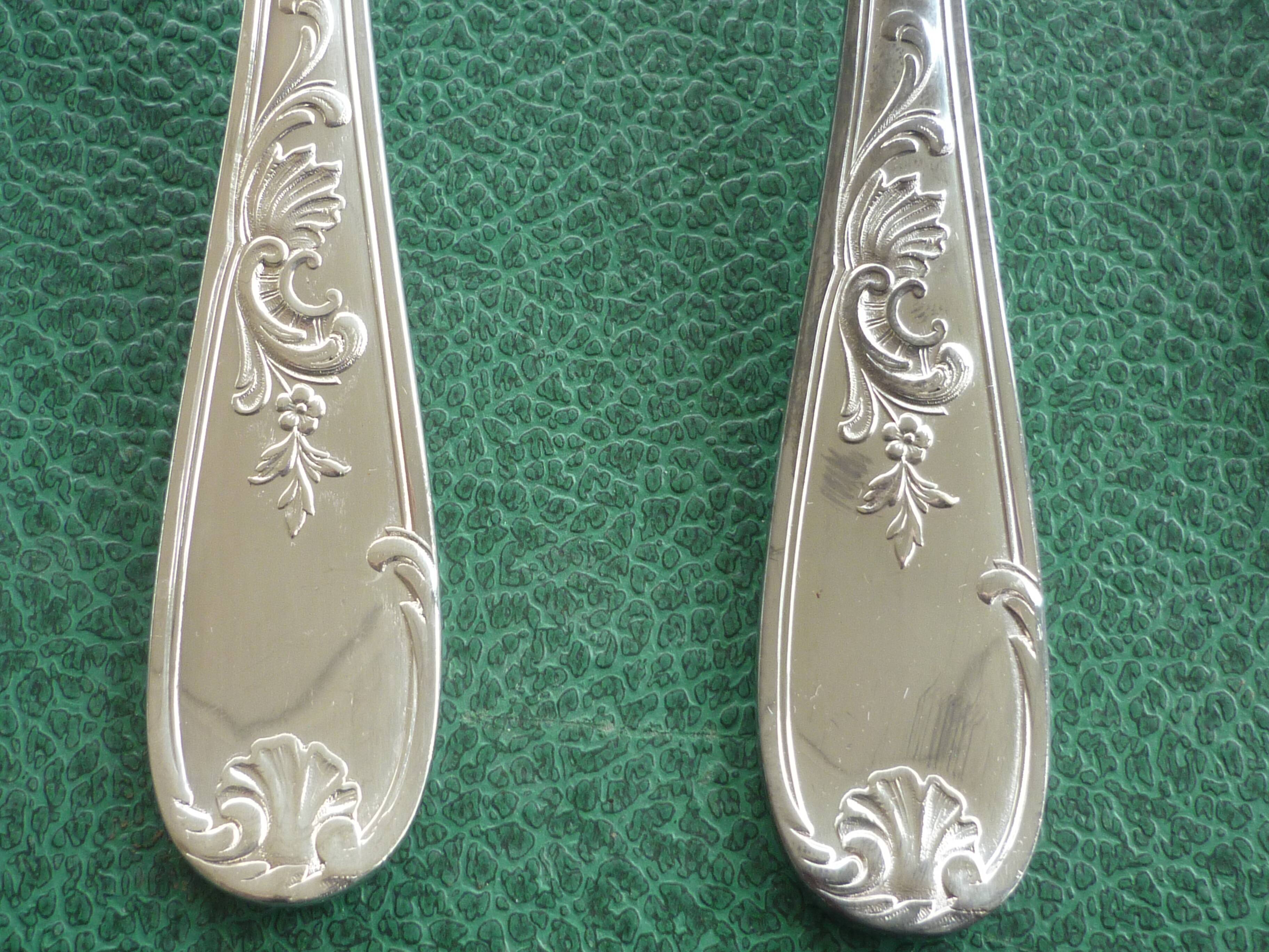 Cutlery set of 62 pieces in silver metal