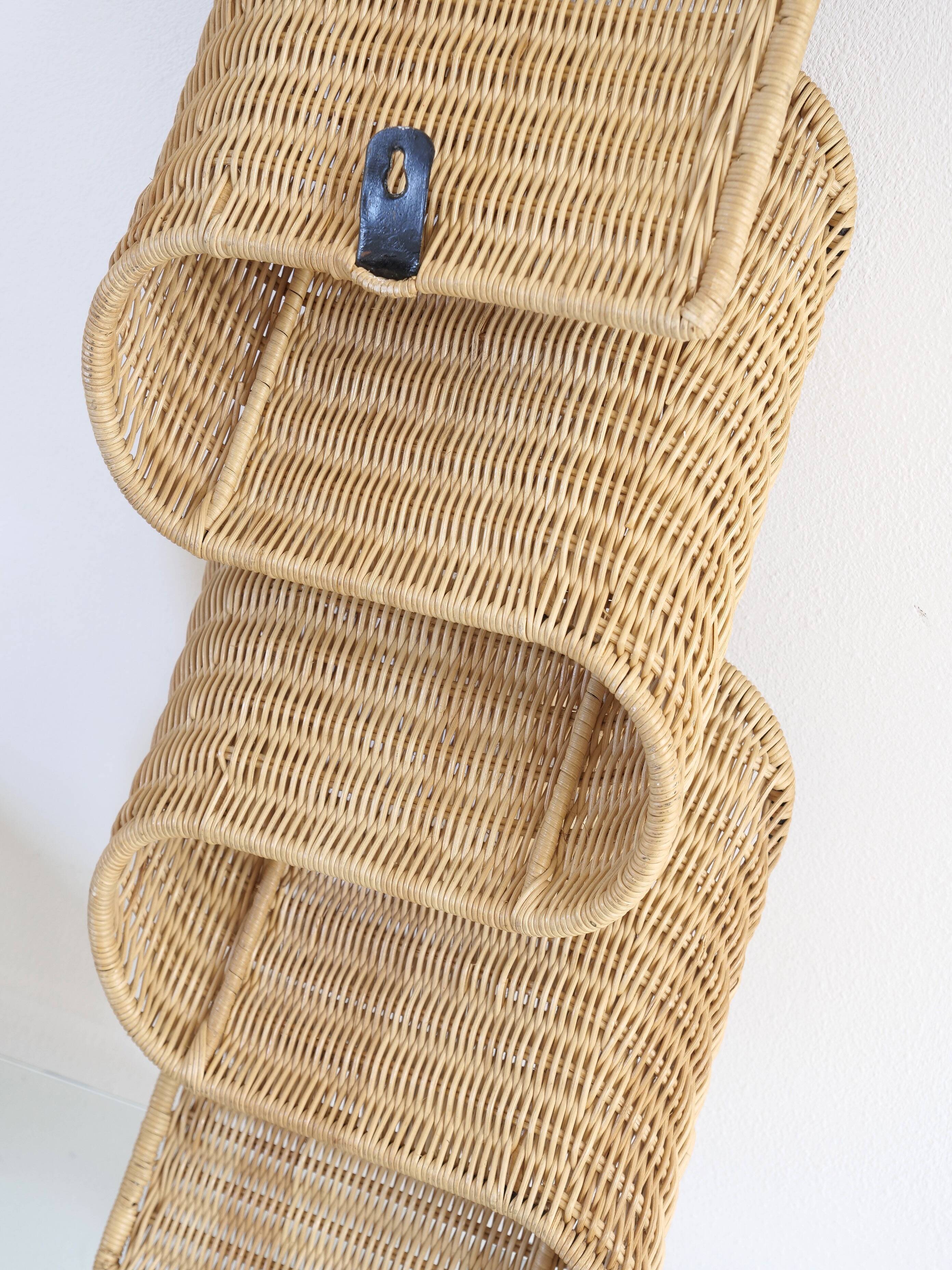 rattan wave wall-mounted magazine holder