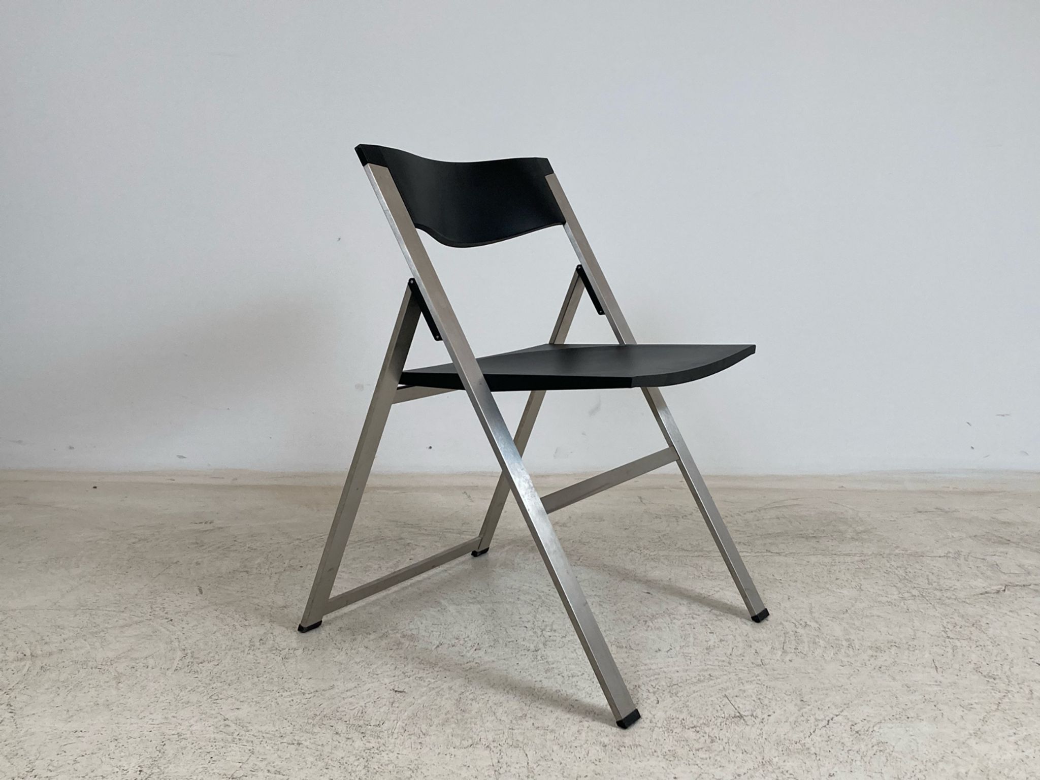 Chaises P08 pliantes par Justus Kolberg pour Tecno 1991