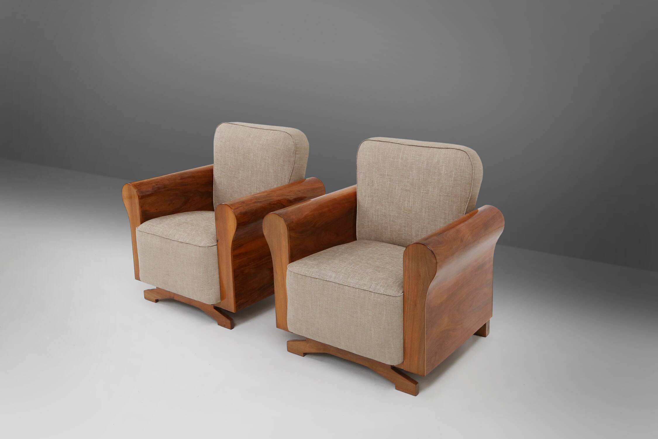 A set of 2 beautiful made Art Deco armchairs with grey upholstery, France, 1930