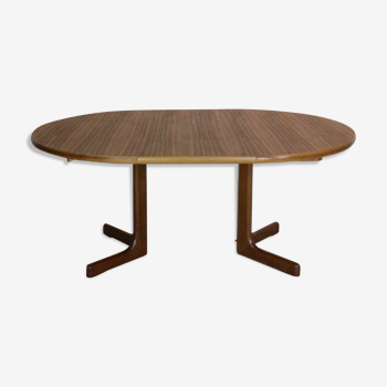 Scandinavian modern teak round-oval extendable dinning table, 1960 Denmark