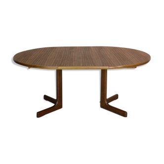 Scandinavian modern teak round-oval extendable dinning table, 1960 Denmark