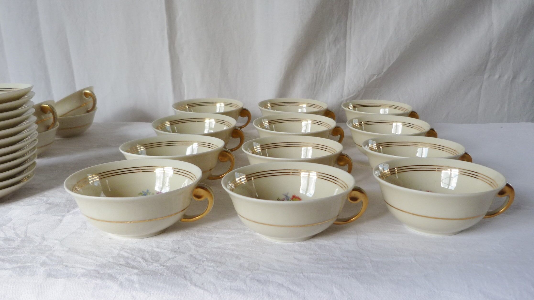 36-piece tea and coffee set