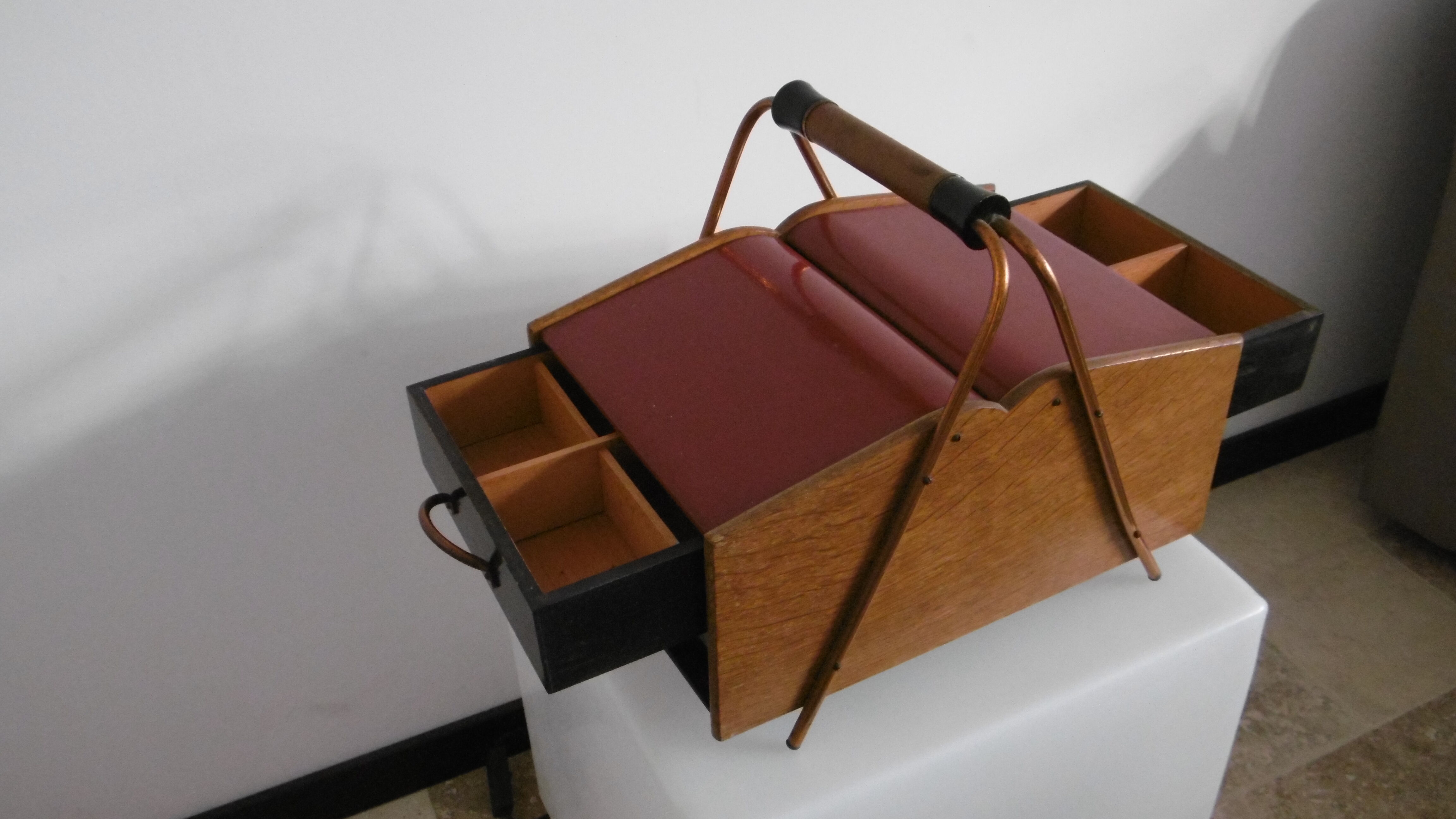 Two-color wood seamstress