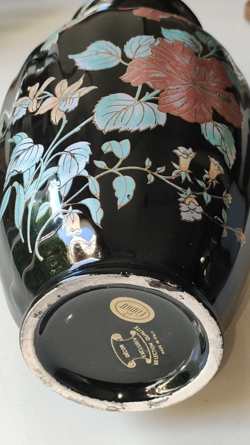 Asian baluster vase, with undulations. ceramic. floral motifs, exotic bird. exclusive décor. high 26 cm
