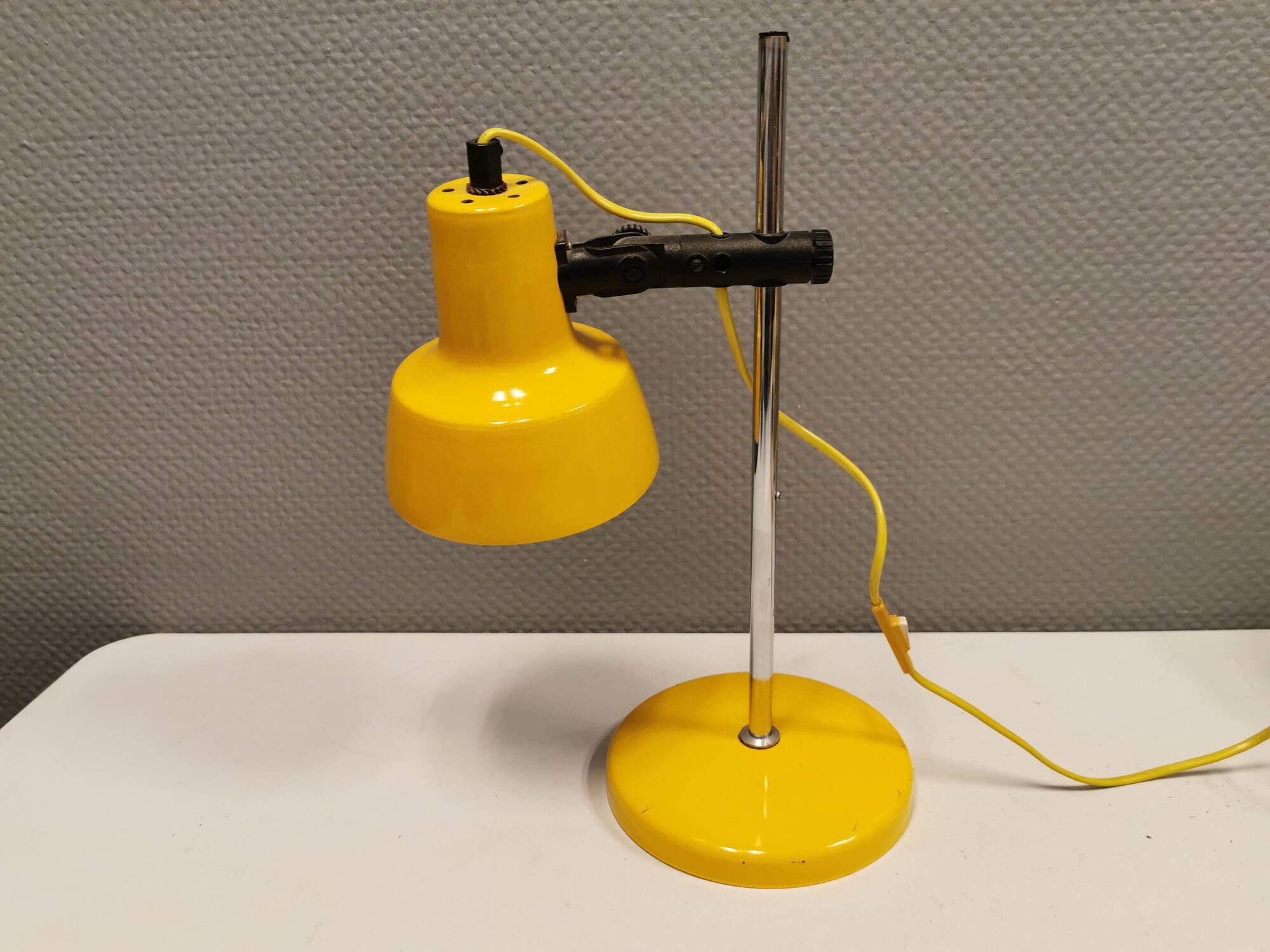 Danish table lamp in beautiful yellow color. Estimated 1980s.