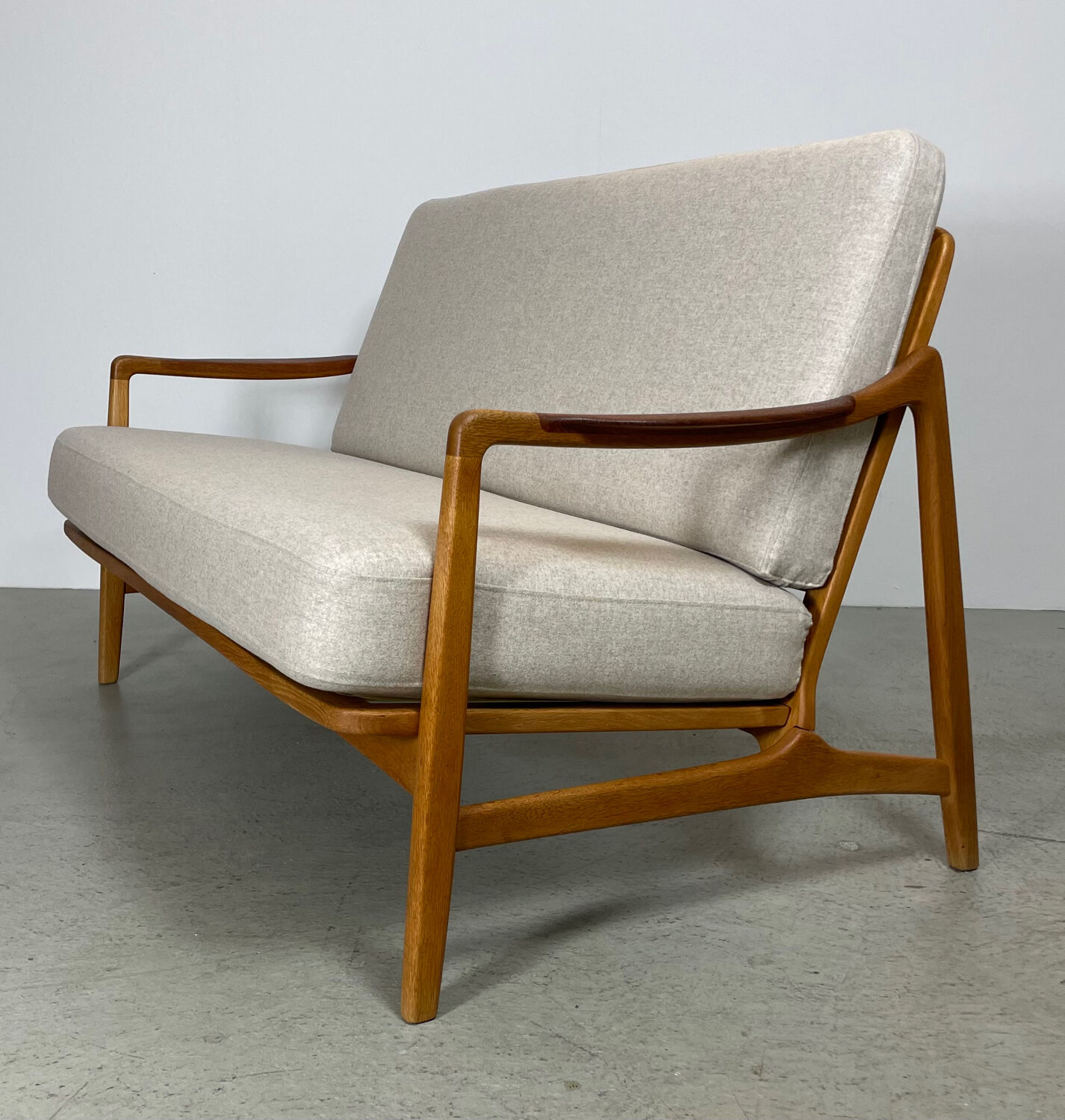 Canapé 2 places en chêne de Tove & Edward Kindt-Larson