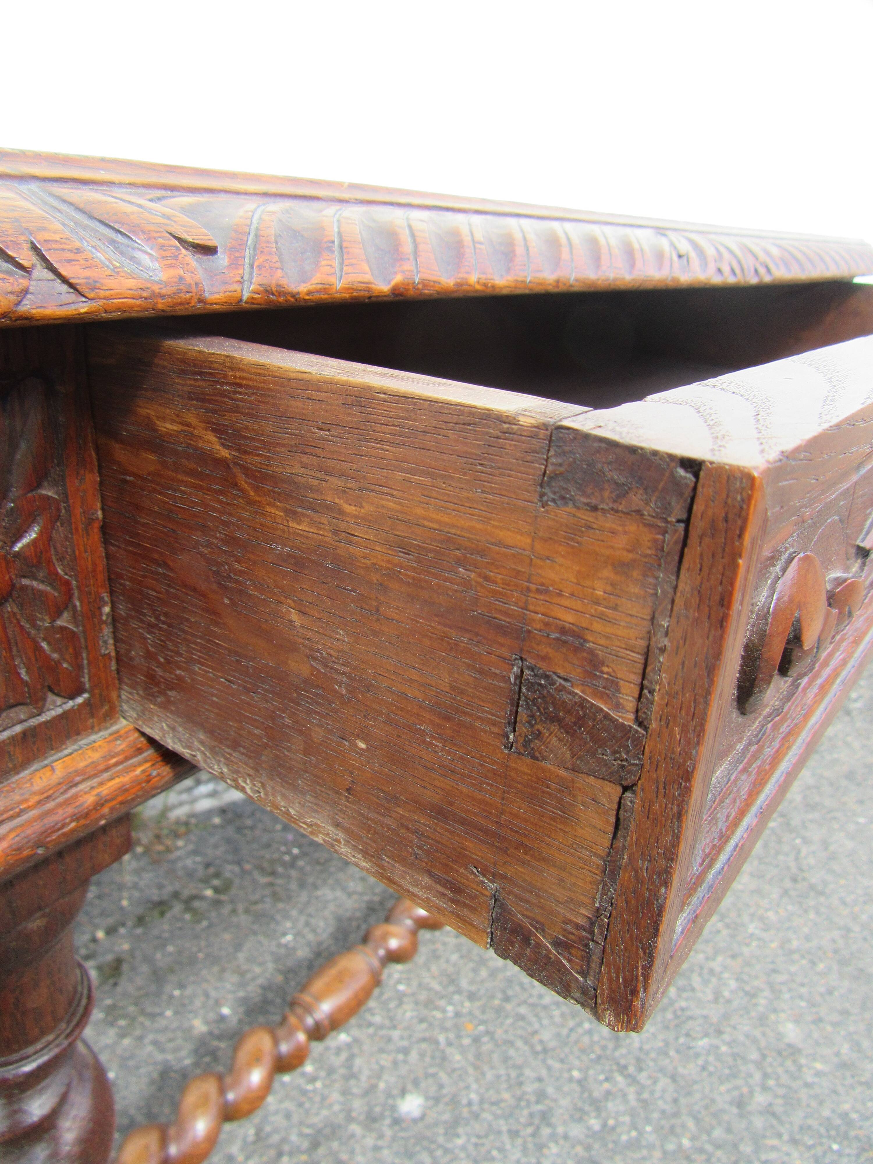 Table bureau style louis XIII
