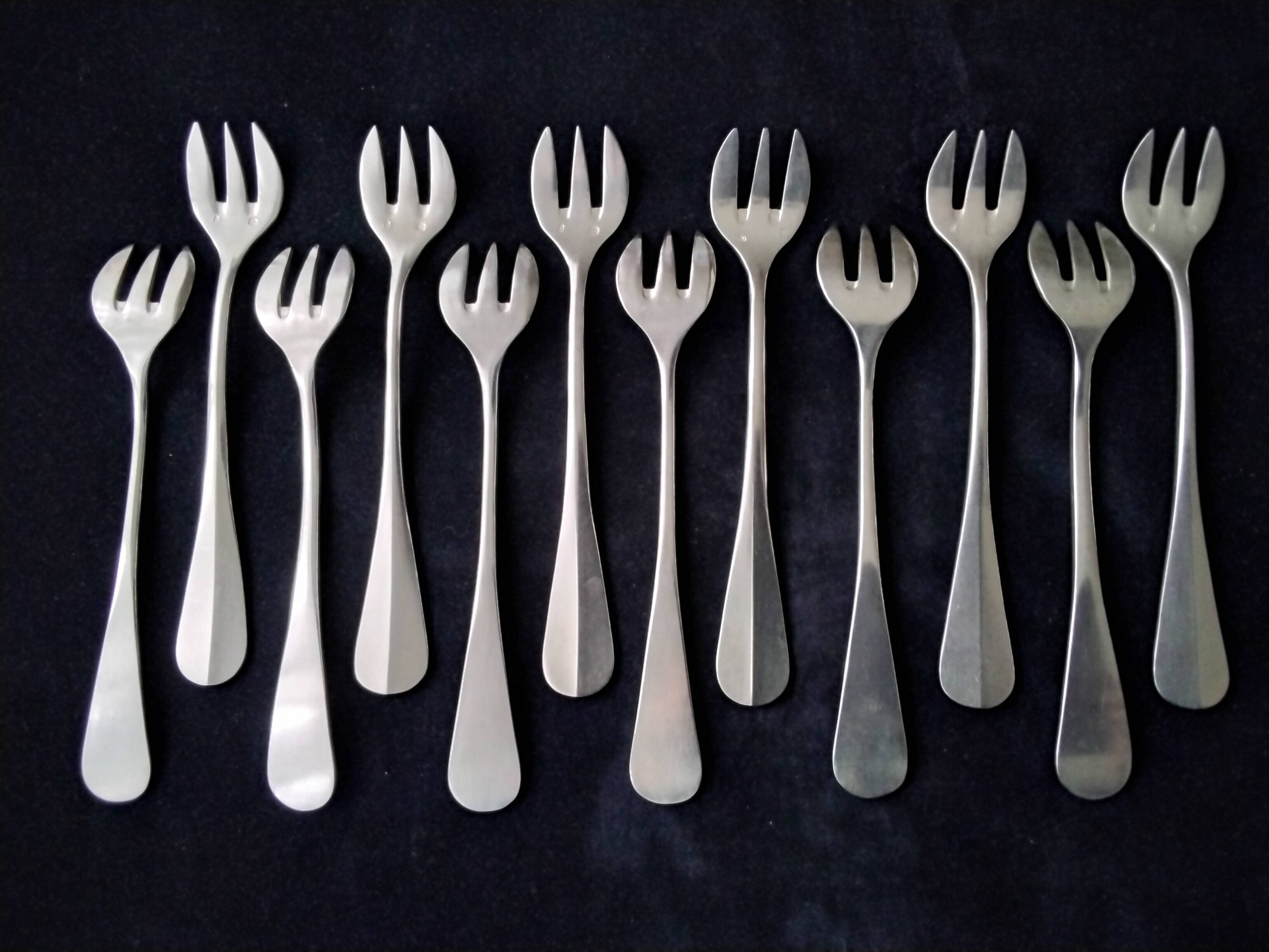 Box of 12 silver-plated oyster forks