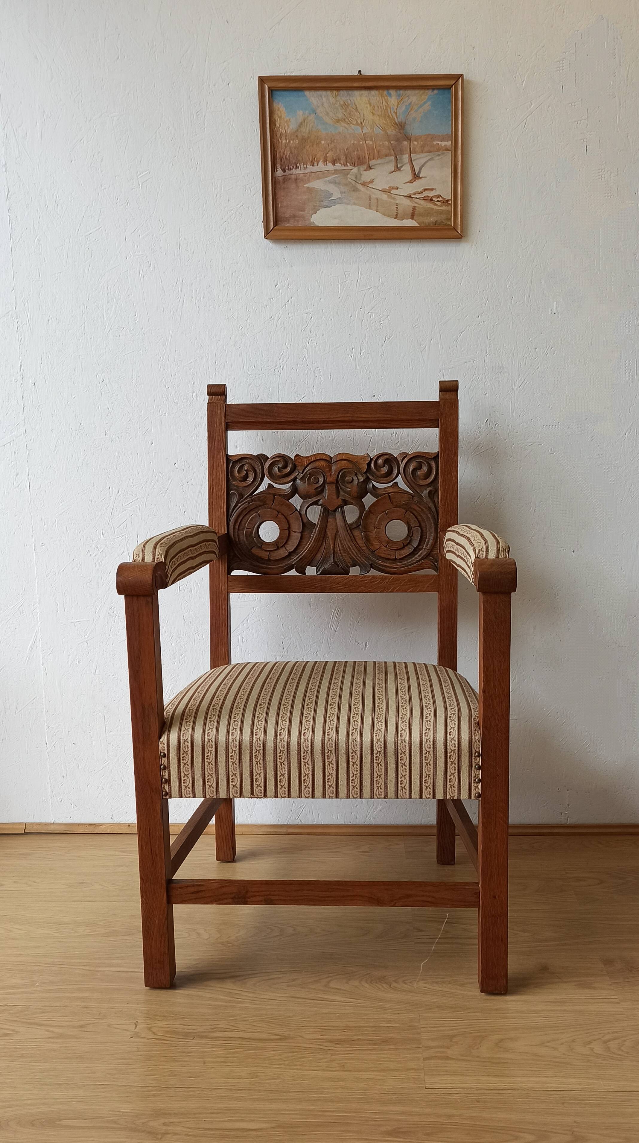 Pair of thrones vintage incredible chairs.