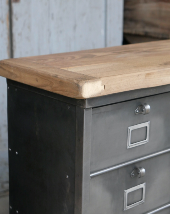 Strafor locker storage unit