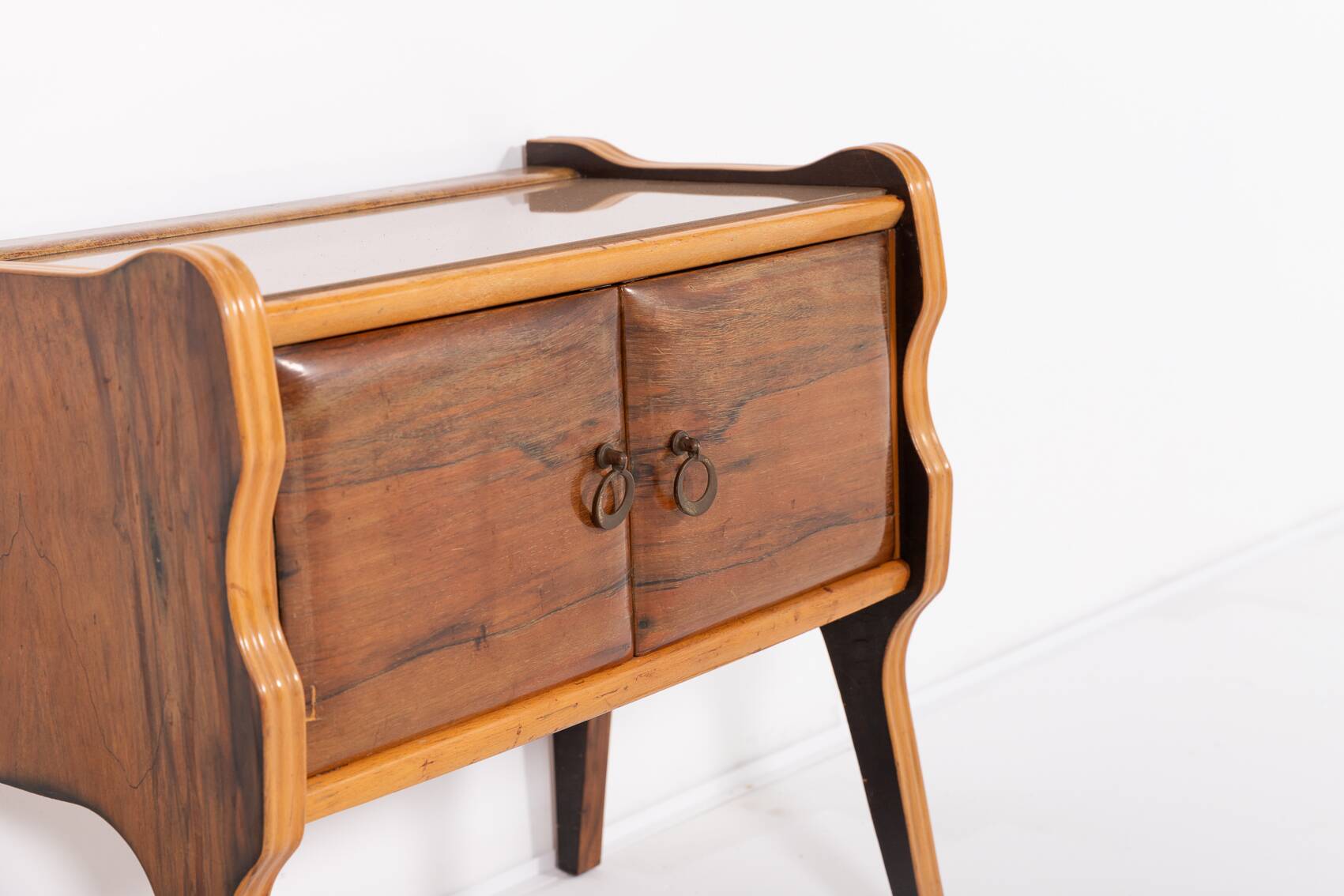 Table de nuit/armoire sculpturale italienne du milieu du siècle, années 1950