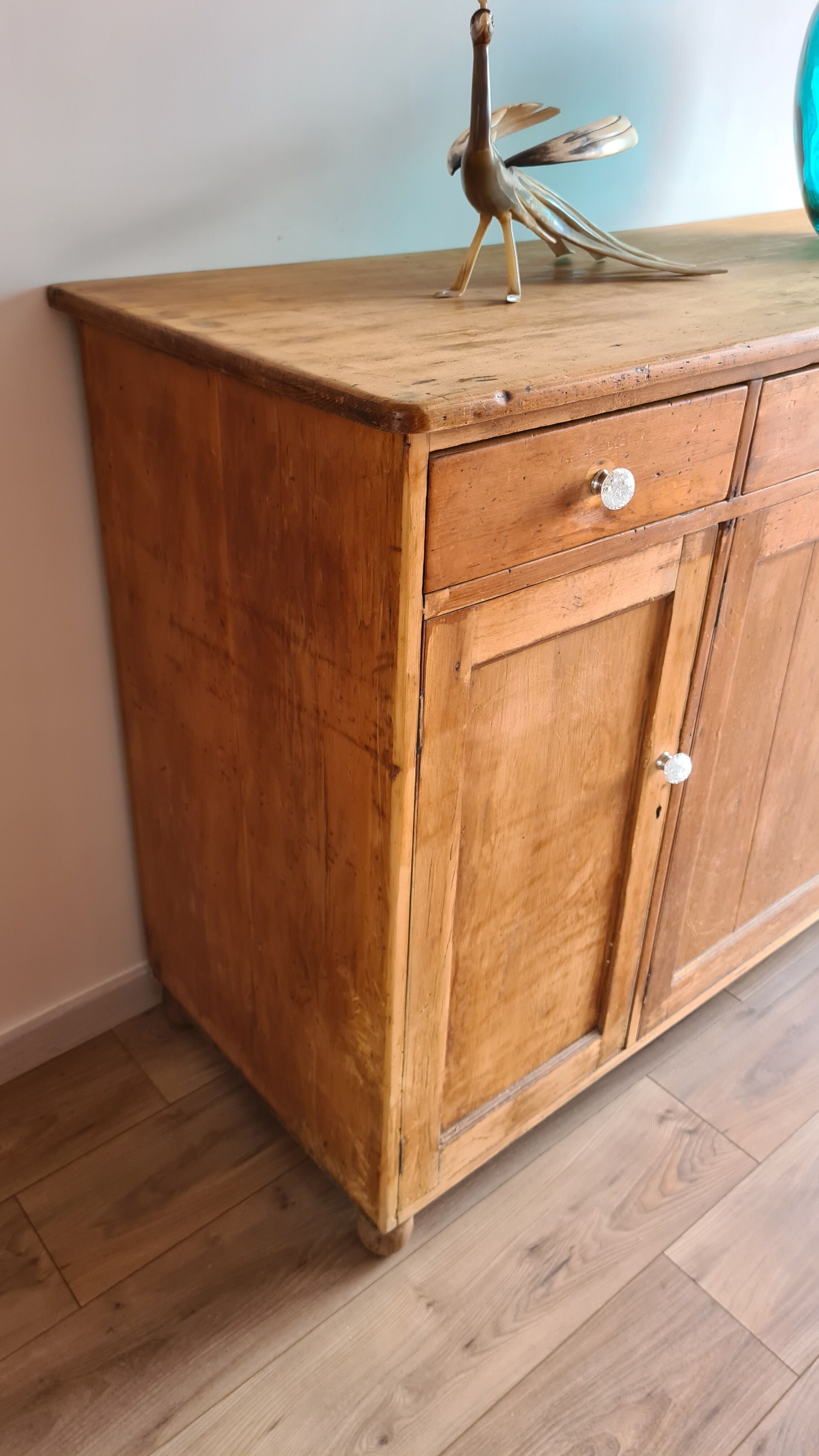 English buffet in pine of the nineteenth century