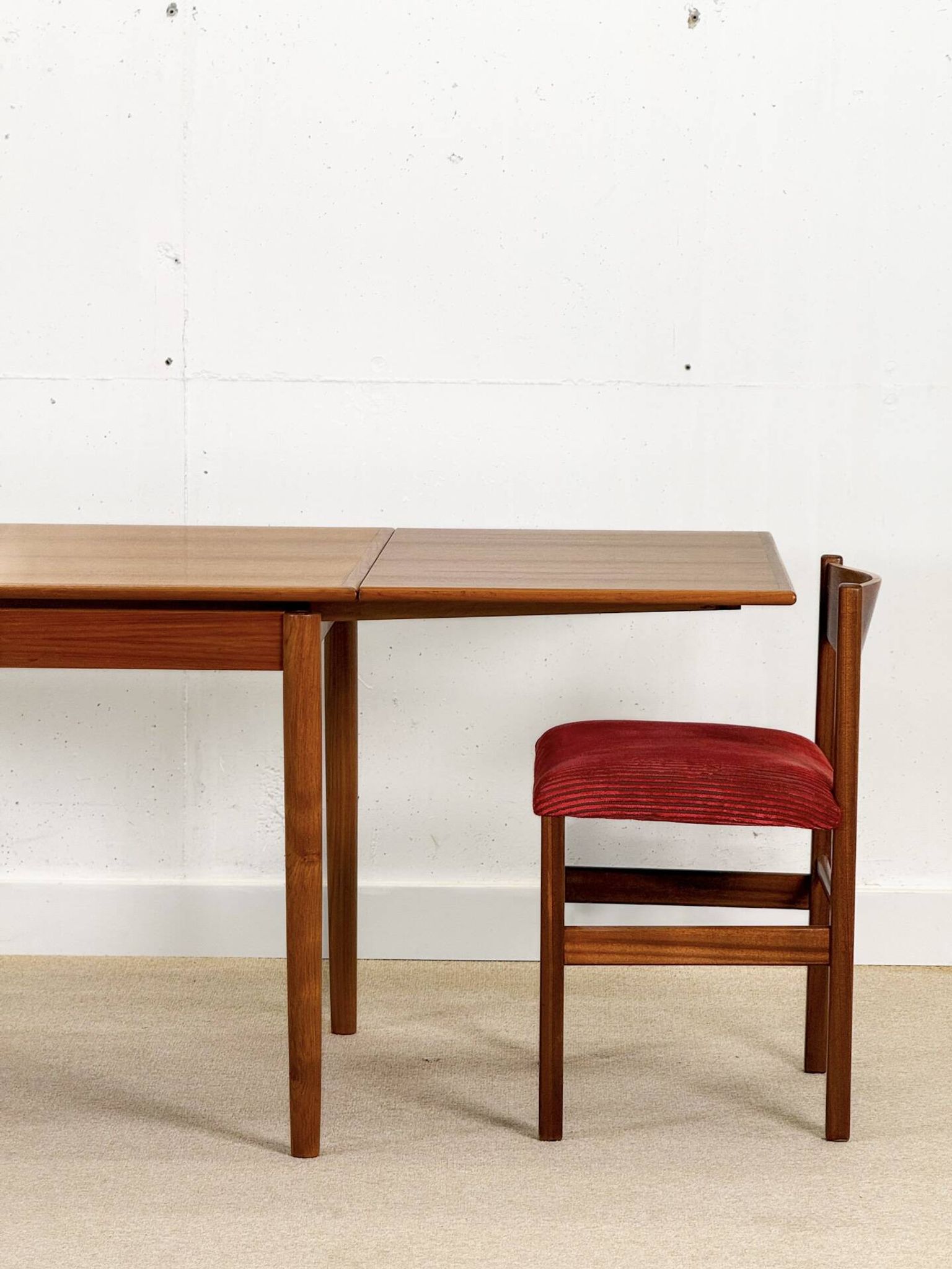 Double extending teak dining table (Made in Denmark 1960)