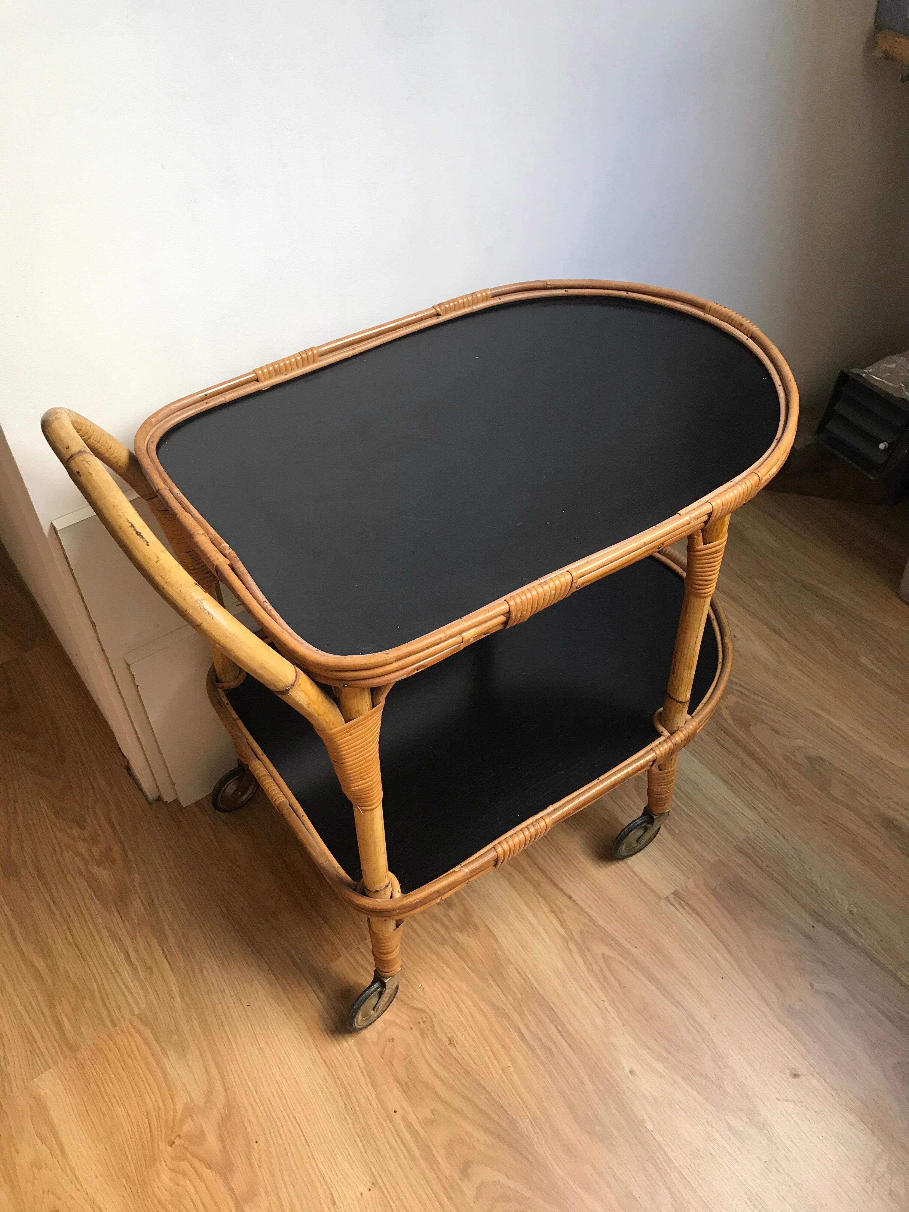 Desserte rolling table