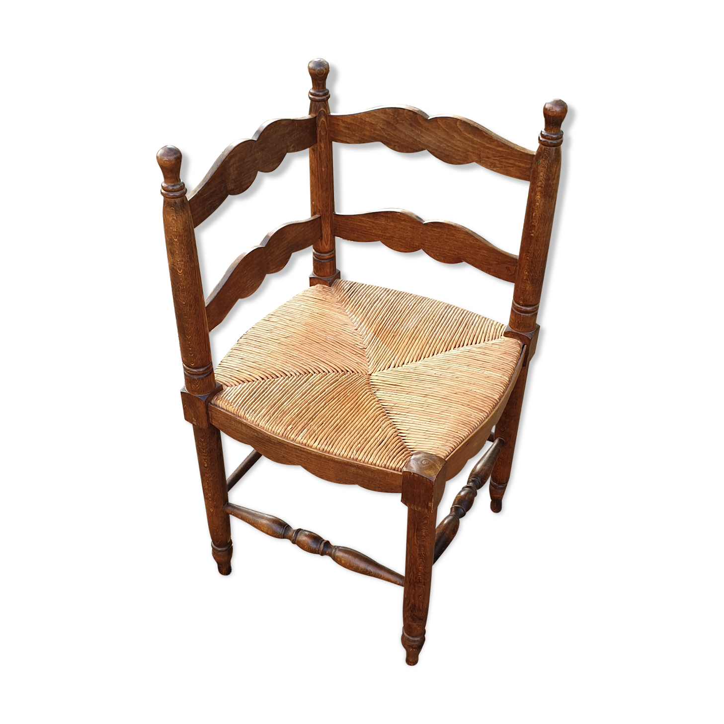 Corner straw chair